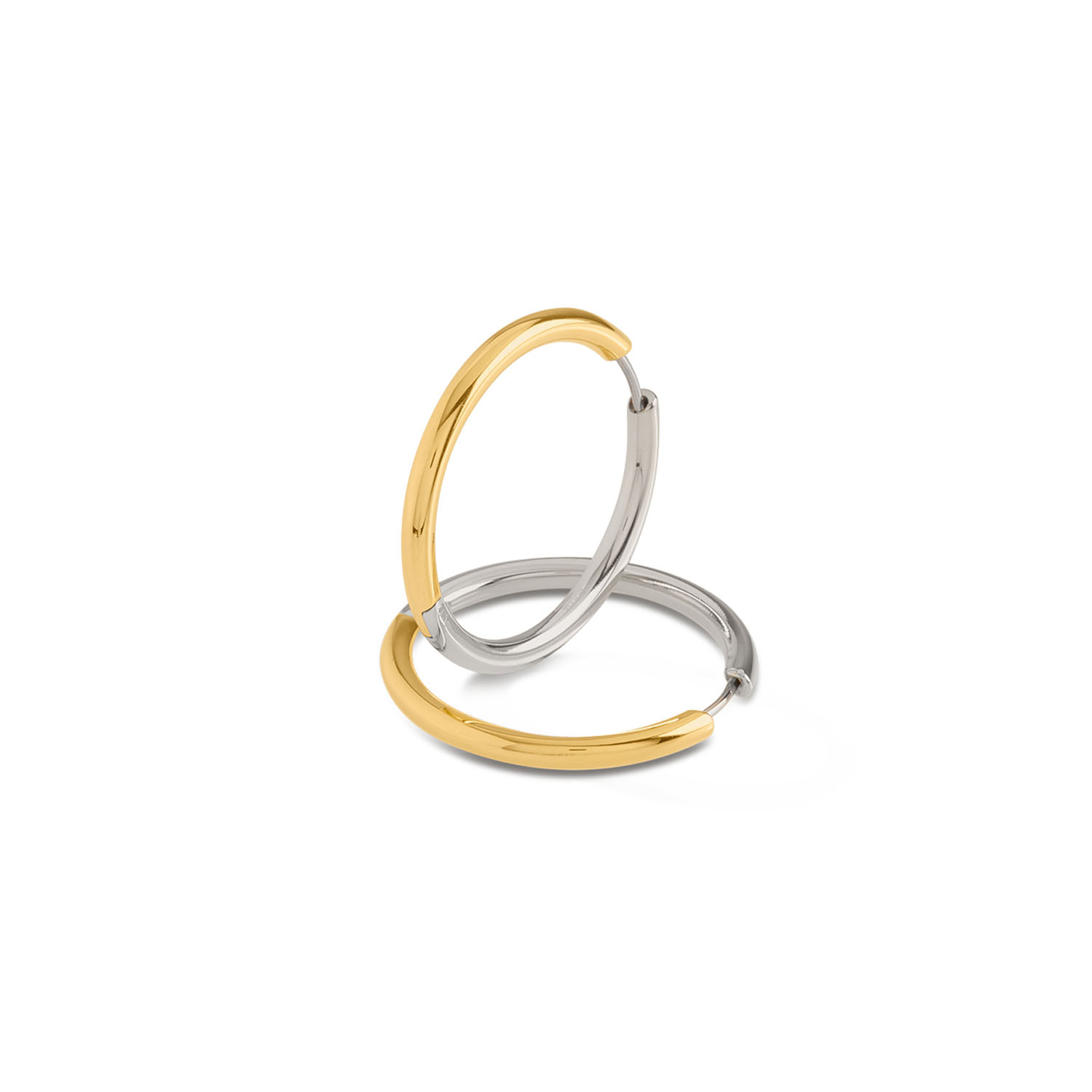 Boccia Titanium 05070-01 Oorringen Bico 30mm
Deze unieke titanium oorbellen van Boccia Titanium zijn een mooie toevoeging aan je sieradencollectie! Wat deze oorringen uniek maakt, is dat ze een klapsluiting hebben, en tweekleurig zijn waardoor ze op twee manieren gedragen kunnen worden. Combineer de oorringen met de bijpassende sieraden voor een complete look. De doorsnee is 31mm

HET MERK
Boccia Titanium is het titanium merk van Nederland, dat zijn oorsprong in Duitsland vindt en is opgericht in het jaar 1992. Ontwikkeld door internationale ontwerpers. Alle titanium componenten van de BOCCIA TITANIUM collectie zijn gemaakt van 99,7% puur titanium; het bijzondere materiaal. Het is licht in gewicht, neemt de temperatuur van de huid aan en is zeer huidvriendelijk. Bovendien is het corrosie- en temperatuurbestendig.

SPECIFICATIES
- Oorringen 
- Puur titanium
- Bicolor
- 31mm