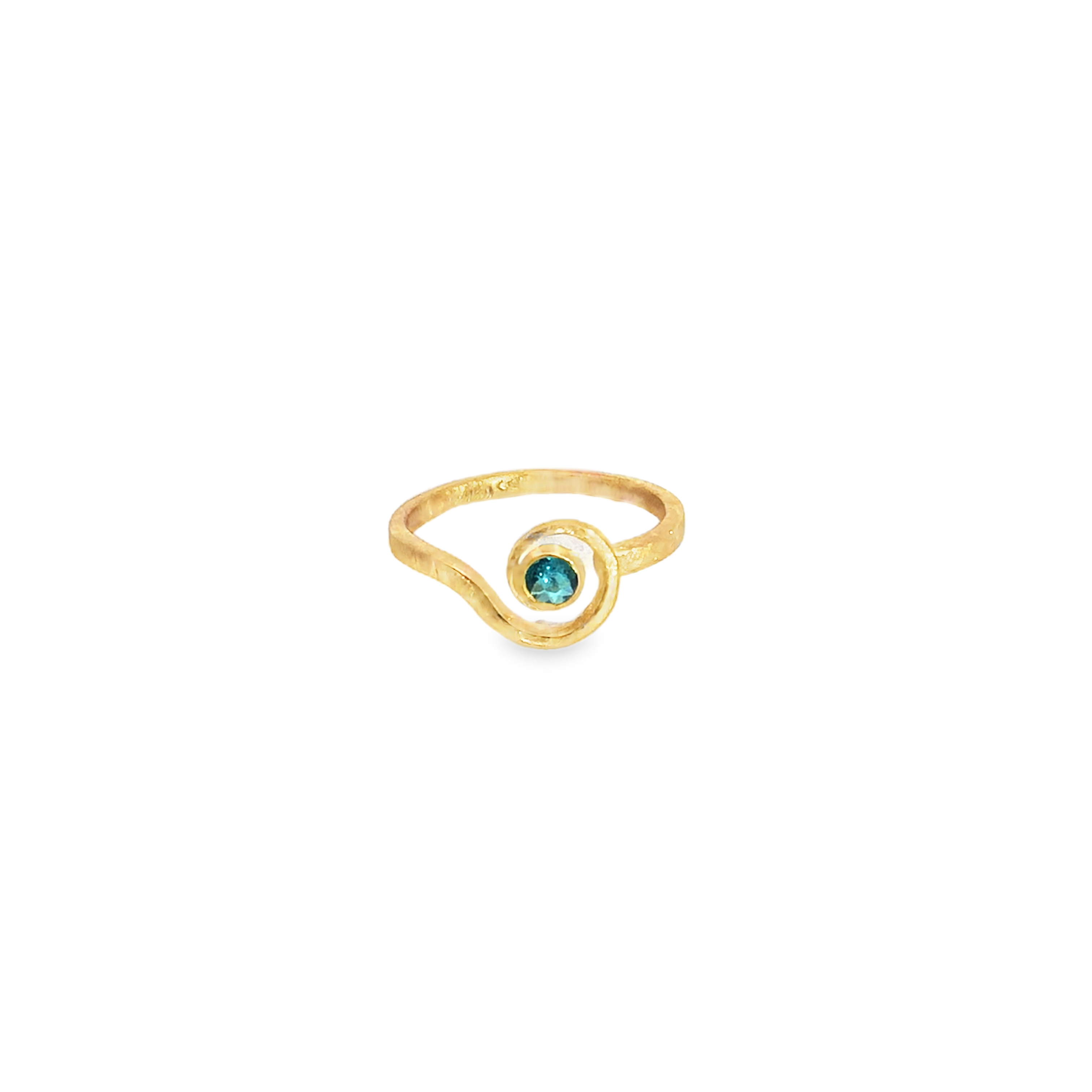Der Ring Roségold 750 Paraiba Turmalin besticht durch seine luxuriöse Ausstrahlung. Gefertigt aus 750er Roségold und veredelt mit einem Paraiba-Turmalin, ist er ein besonderer Blickfang für den Alltag. Kombinieren Sie ihn mit eleganter oder legerer Kleidung, um einen Hauch von Raffinesse und Farbe zu Ihrer Garderobe hinzuzufügen. Perfekt für normale Anlässe.