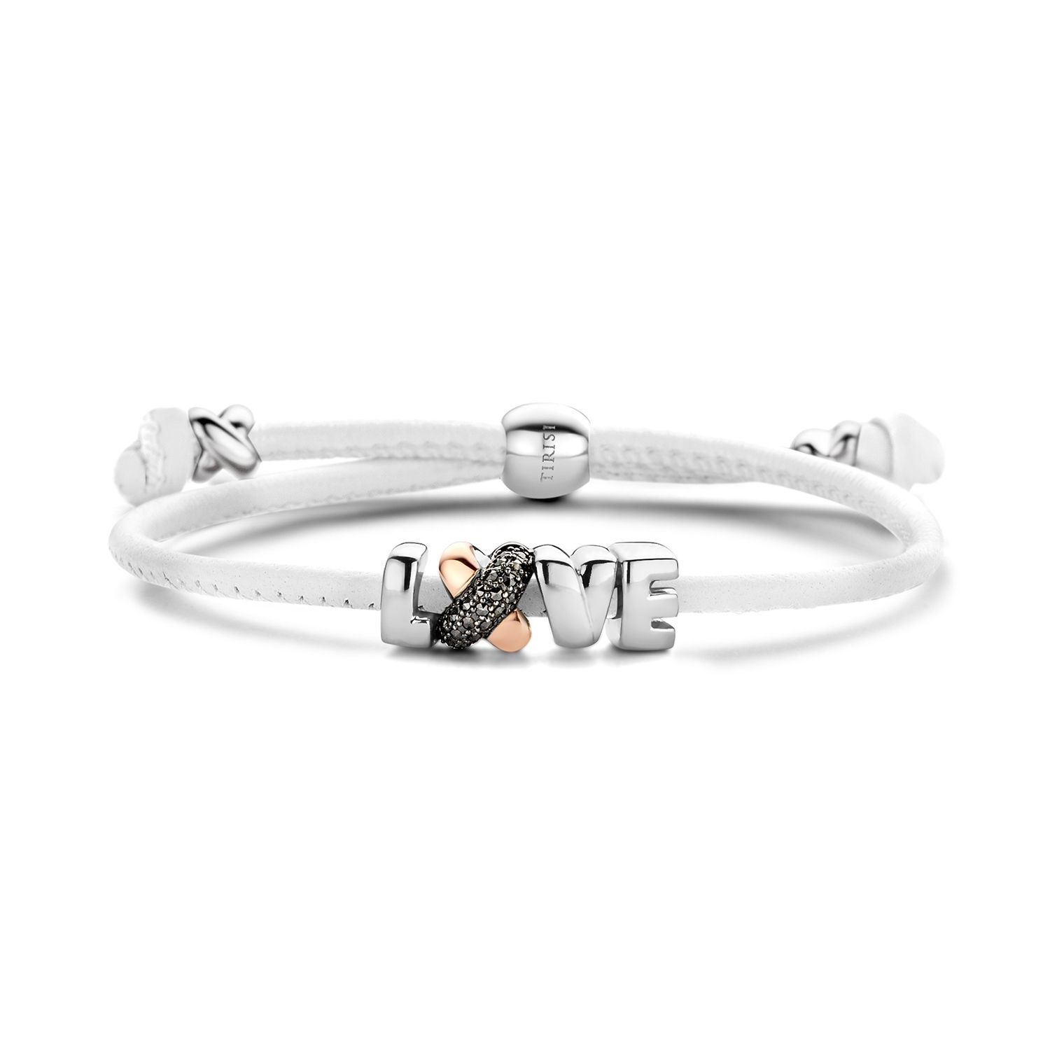 De Tirisi Moda Love schuifarmband, modelnummer TM2212WH(2P), is een luxe sieraad ontworpen voor de moderne vrouw. Deze armband is verstelbaar en biedt een stijlvolle en persoonlijke touch aan elke outfit. Ideaal voor dagelijks gebruik of een speciale gelegenheid. Draag hem solo voor een subtiele elegantie of combineer met andere sieraden voor een opvallende look.