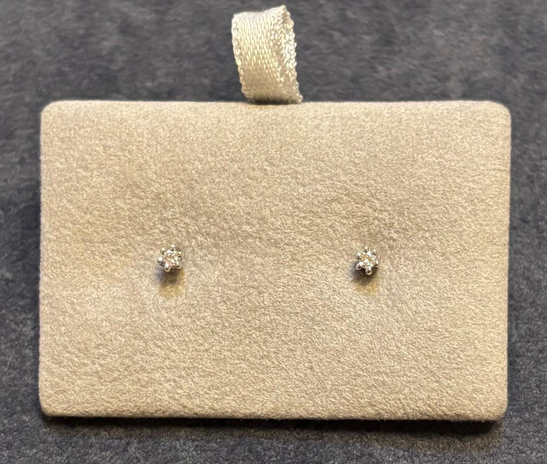 Solitair oorknoppen 0.04ct vvs