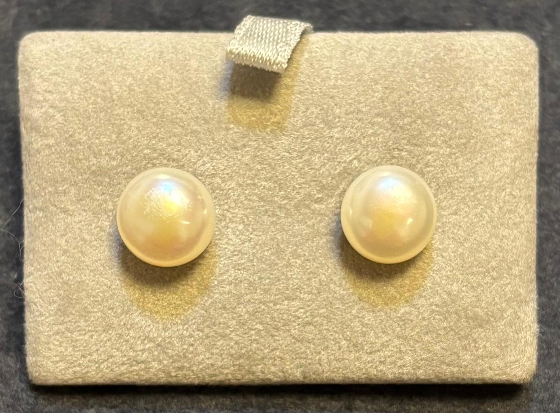 Parel oorknoppen 