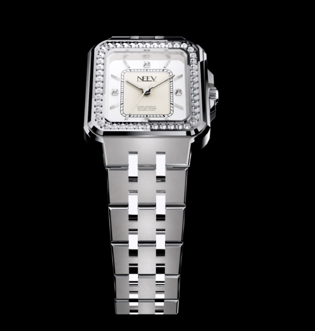 De SQ-633843-2 horloge heeft een zilverkleurige band en een roestvrijstalen kast. Deze stijlvolle accessoire is perfect voor elke gelegenheid, zowel formeel als informeel. Het horloge heeft geen datumaanduiding, waardoor het ontwerp eenvoudig en elegant blijft. Draag het om een vleugje verfijning aan je outfit toe te voegen, ideaal voor dagelijks gebruik.