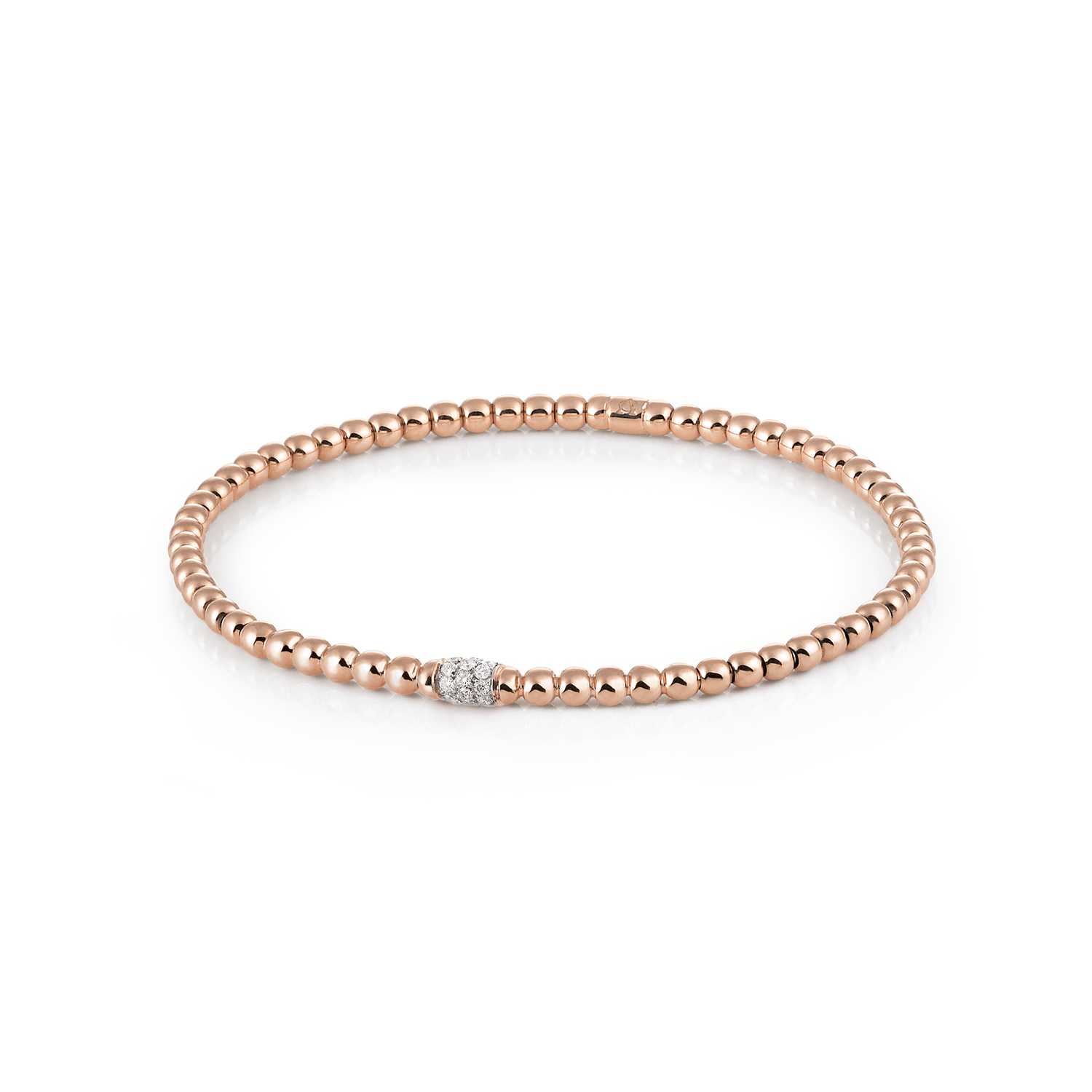 Deze sierlijke armband van Al Coro is voorzien van een diamanten ornament, bezet met 17 briljant geslepen diamanten met een totaalgewicht van 0,16ct (Kleur H, zuiverheid SI). De armband behoort tot de stretchy collectie en is voorzien van hun gepattenteerde stretch systeem. Dit duurzame systeem zorgt voor een stevige en flexibele armband die jaren meegaat. Combineer deze 18 karaats rosegouden armband met de andere Stretchy armbanden voor een speelse look.