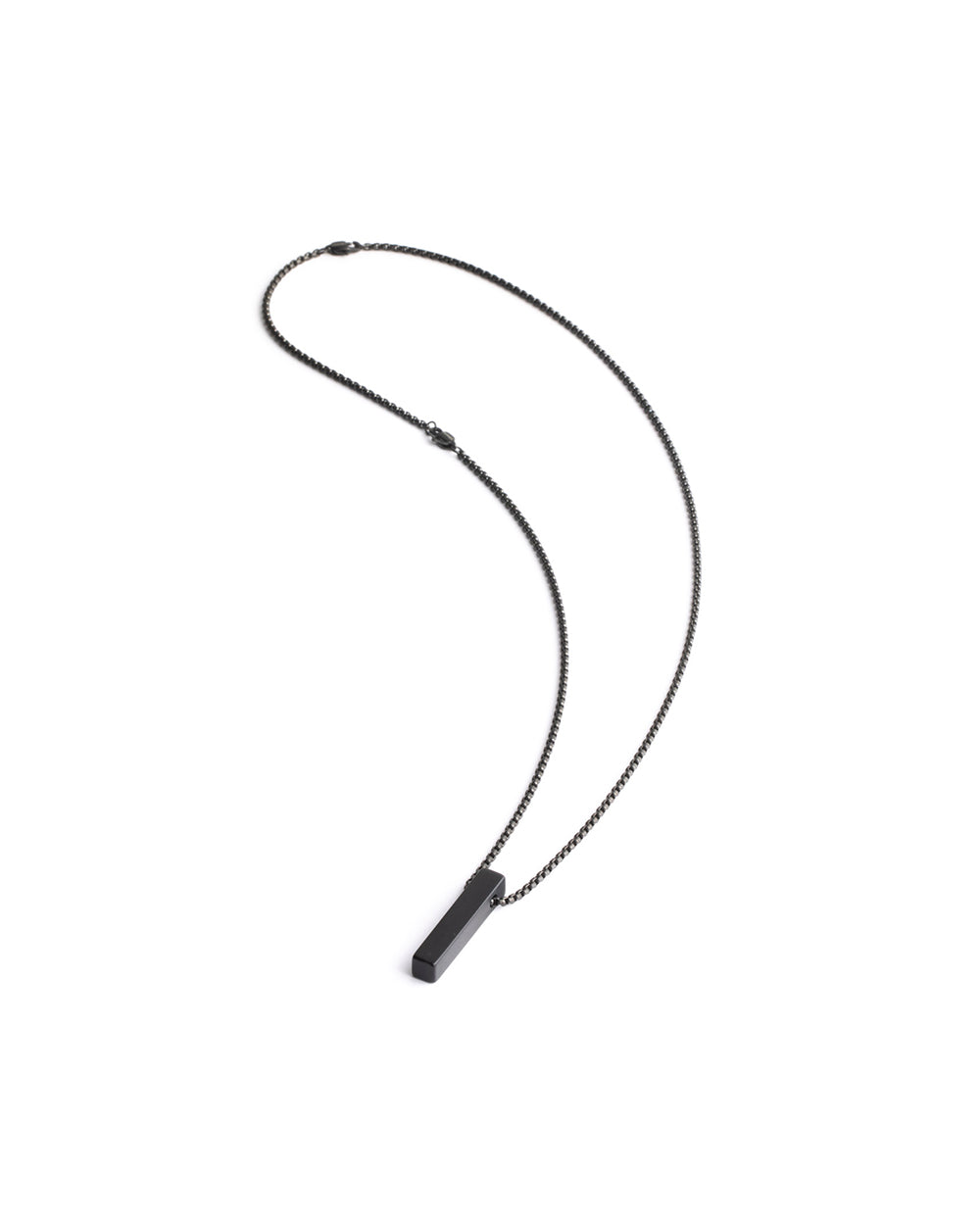 Tantum Black halsketting van het merk Gemini.
De lengte is 45+10 cm.