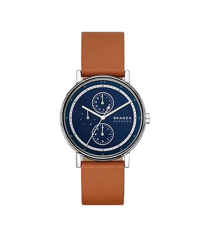De Skagen Signatur Multifunction Brown Leather Watch, modelnummer SKW6943, is een stijlvol horloge met een bruine leren band en een multifunctionele wijzerplaat. De minimalistische Scandinavische vormgeving past perfect bij elke gelegenheid. Draag dit horloge zowel casual als zakelijk voor een tijdloze en elegante uitstraling. Perfect te combineren met zowel formele als informele outfits.