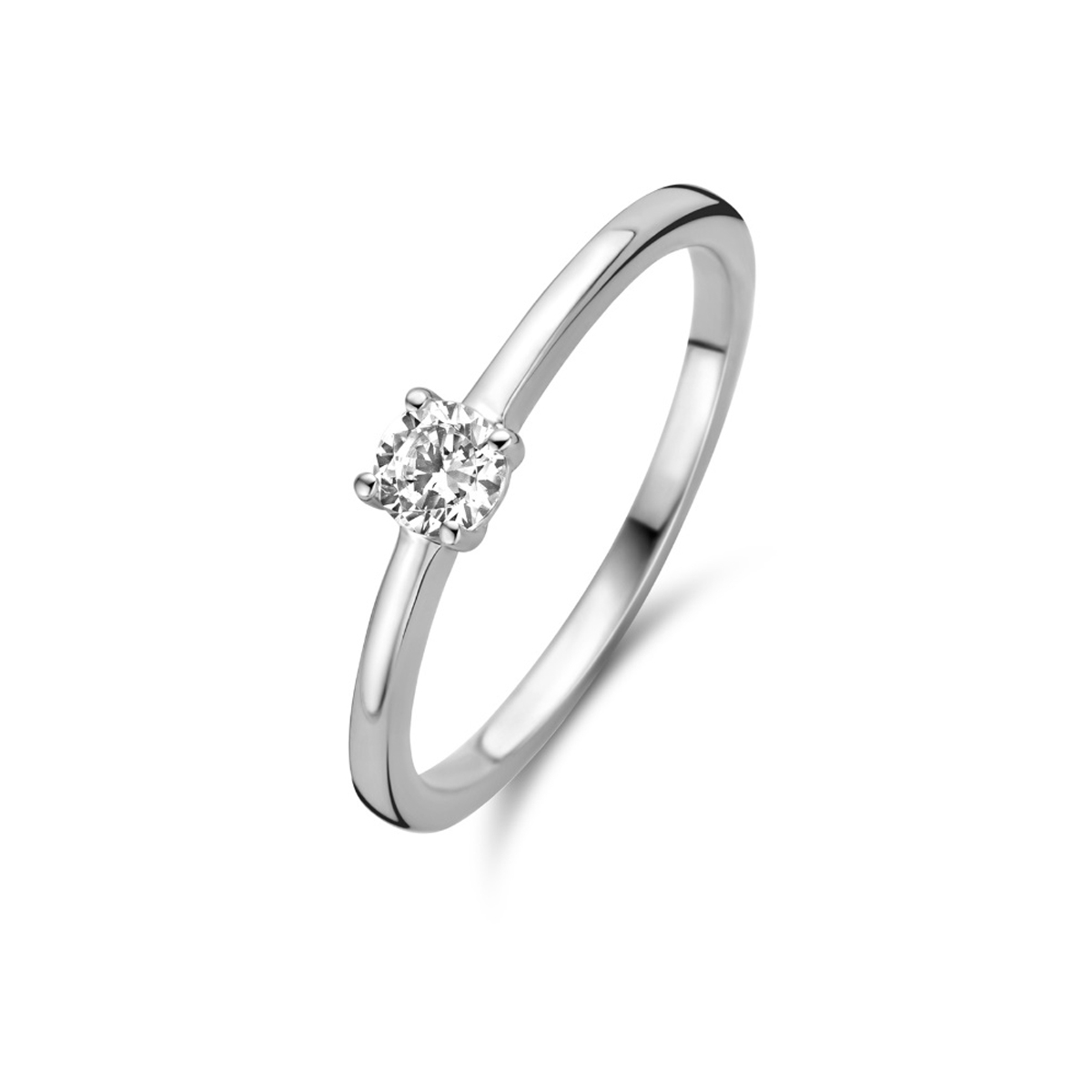 Een prachtige zilveren ring gemaakt van 925 sterling zilver met solitaire zirkoon. Verkrijgbaar in verschillende maten. Perfect voor dagelijks gebruik of speciale gelegenheden. Draag hem solo voor een verfijnde, elegante uitstraling of combineer met andere sieraden voor een trendy look.