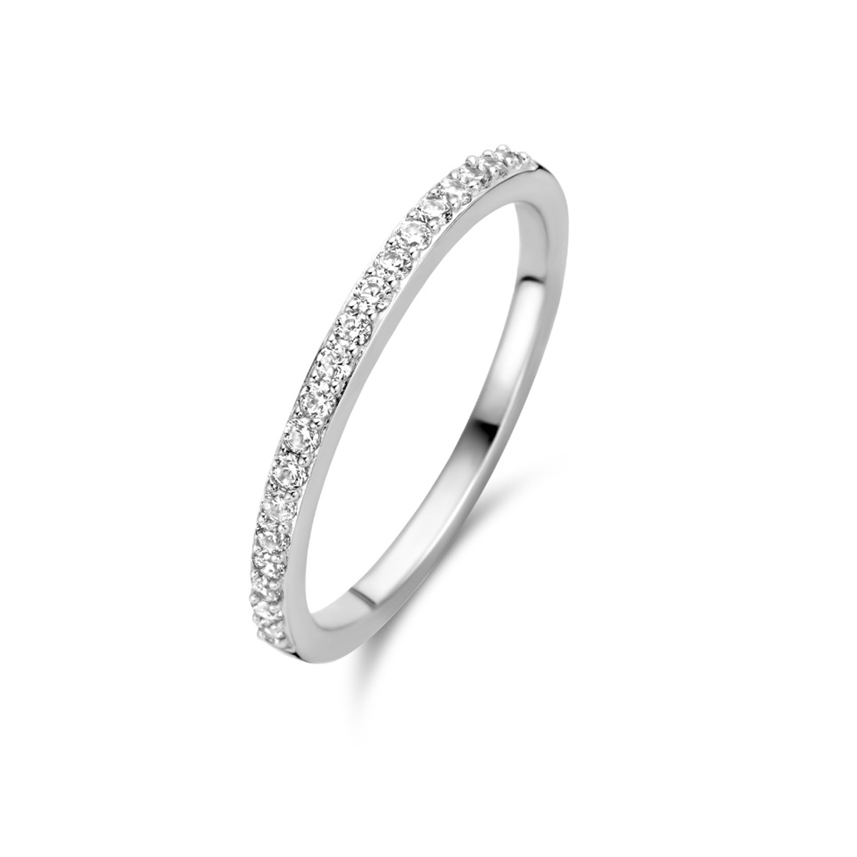 Een prachtige zilverkleurige ring gemaakt van 925 sterling zilver uit de collectie van Naiomy Moments. Ook verkrijgbaar in andere maten. Combineer met andere zilveren sieraden voor een stijlvolle look. Perfect om je outfit een elegante touch te geven.