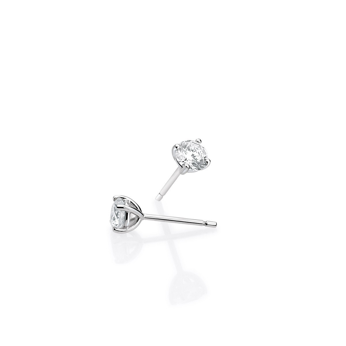 De Zilveren Oorbelstekers Solitair 5mm Zirkoon, modelnummer B2D04, zijn elegante zilverkleurige studs gemaakt van 925 sterling zilver met een schitterende zirkonia van 5 mm. Perfect voor dagelijks gebruik of formele gelegenheden. Draag ze met opgestoken haar of een korte coupe voor een verfijnde uitstraling die de glans van de zirkonia optimaal tot zijn recht laat komen.