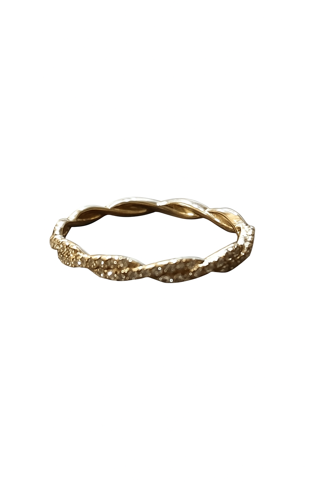 Deze prachtige diamanten ring met modelnummer 0002479 is gemaakt van 14k goud. De ring is goudkleurig en bevat hoogwaardige diamanten van puurheid SI1 met een G-kleur (fijn wit, Top Wesselton). Ideaal voor dagelijks gebruik of speciale gelegenheden. Draag de ring op maat 54 voor de beste pasvorm en elegante uitstraling. Perfect als geschenk of persoonlijke verwennerij.