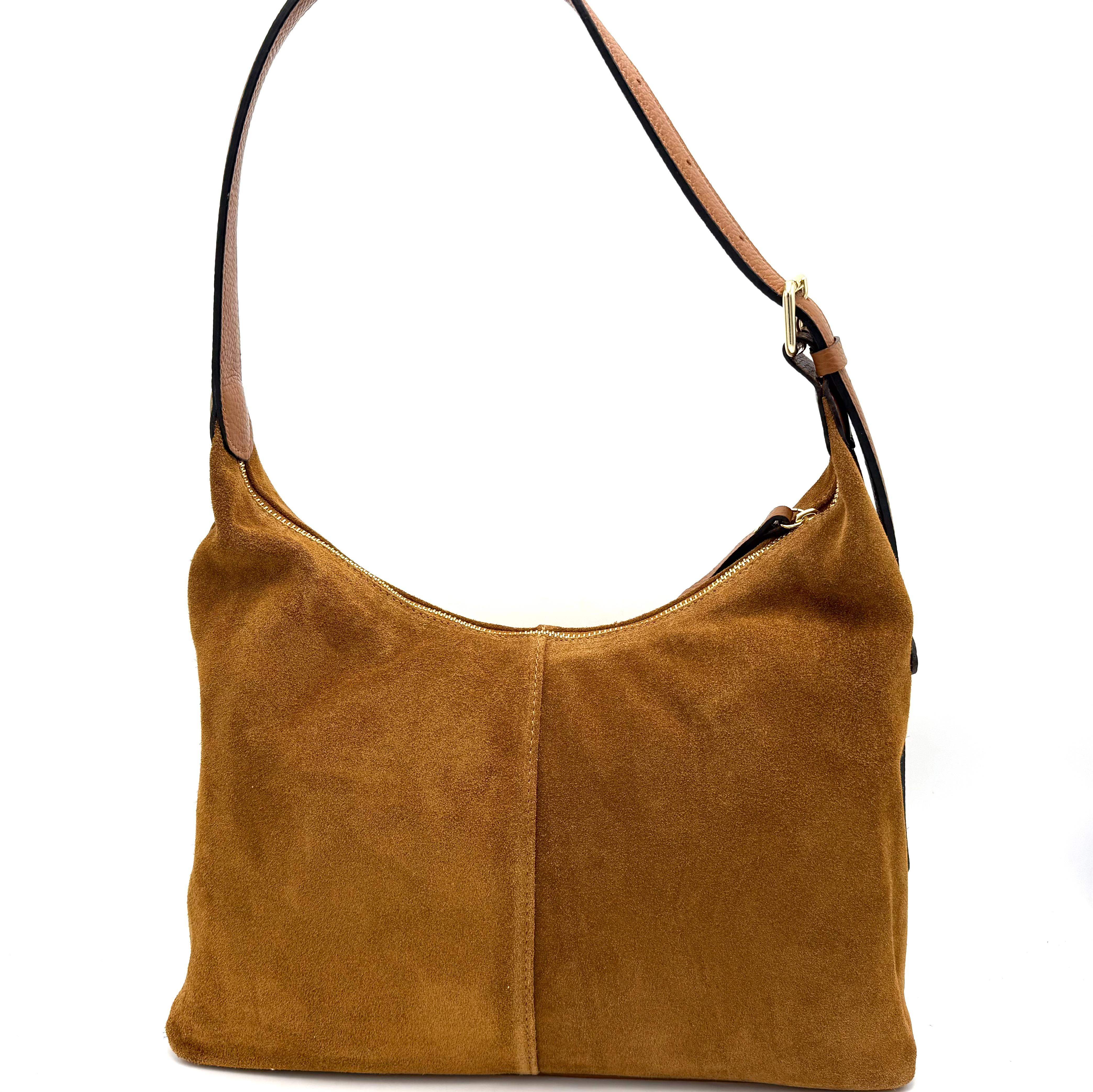 Luxe Italiaanse Schoudertas van Suède en Dollaro Leer – Tijdloze Elegantie

Ervaar pure verfijning met deze heerlijke Italiaanse schoudertas, met zorg vervaardigd uit hoogwaardig suède en soepel dollaro leer. Deze tas is een toonbeeld van Italiaans vakmanschap – elegant, comfortabel en ontworpen voor dagelijks gebruik met een luxueuze uitstraling.

De tas is voorzien van een praktische toprits die toegang geeft tot één ruim hoofdvak met een binnenritsvak en steekvak, ideaal voor het overzichtelijk opbergen van je persoonlijke items. De onderzijde en de schouderband zijn uitgevoerd in stevig dollaro leer, wat niet alleen zorgt voor duurzaamheid, maar ook voor een stijlvolle contrastlook met het zachte suède.

Dankzij het verfijnde ontwerp en de comfortabele schouderband draag je deze tas met gemak de hele dag door. Een elegante keuze voor wie houdt van Italiaanse klasse met een eigentijdse touch.

Afmetingen:
Hoogte: 26 cm • Breedte: 34 cm • Diepte: 8 cm

Kenmerken:

Gemaakt in Italië van hoogwaardig suède en dollaro leer

Luxe suède body met leren onderzijde en schouderband

Sluiting met toprits

Ruim hoofdvak met ritsvak en steekvak

Niet als crossbody te dragen – pure schoudertasstijl

Beschikt over een elegante, comfortabele draagvorm

Tijdloos design met Italiaanse finesse

Waarom je deze tas wilt:
Deze Italiaanse schoudertas combineert moeiteloos stijl en functionaliteit. De rijke materialen, verfijnde afwerking en praktische indeling maken dit de perfecte tas voor elke gelegenheid – van een dag in de stad tot een avond uit.