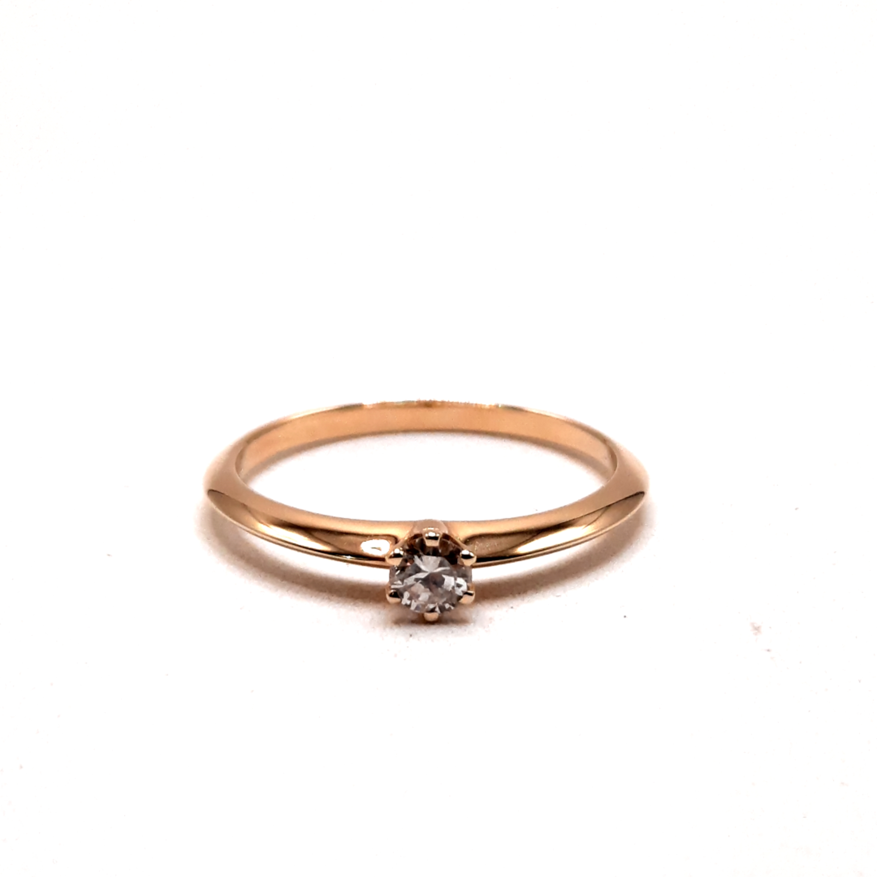 Deze prachtige diamanten ring, modelnummer 0002491, is vervaardigd door een onbekend merk en heeft een eigentijds design. Gemaakt van 14-karaats goud, met een SI1-diamant van G-kleur. Perfect voor een elegante en verfijnde look bei elke gelegenheid. Draag hem solo voor een subtiele uitstraling of in combinatie met andere ringen voor een gedurfde look.