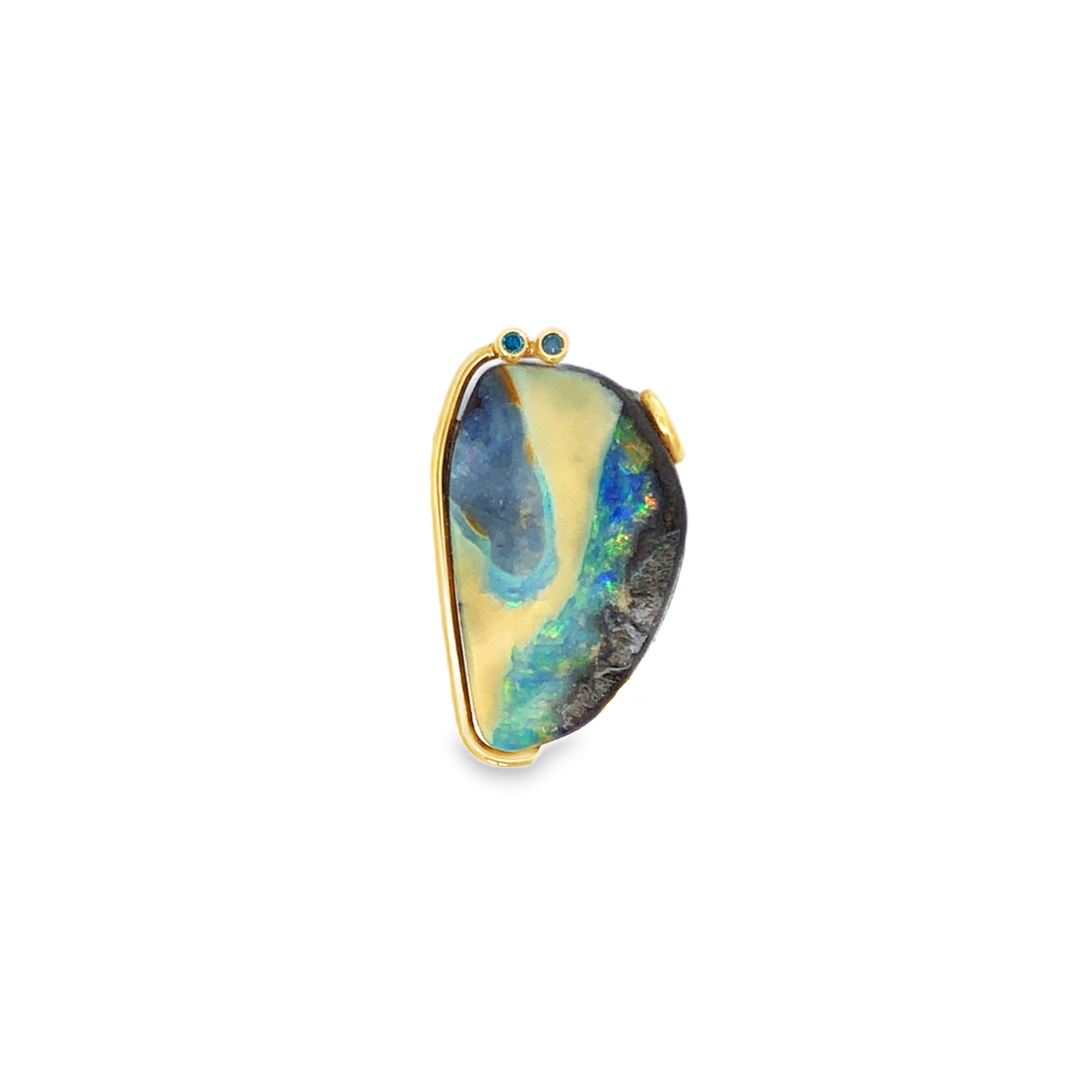 Produktmerkmale des Boulderopal-Anhängers (39,40 ct), Modellnummer OPA, in Gold 750 mit zwei blauen Brillanten: ein einzigartiges Schmuckstück, das Eleganz und Luxus vereint. Ideal als auffälliges Accessoire zu besonderen Anlässen oder als täglicher Blickfang. Perfekt kombiniert mit einer schlichten Halskette, um den opulenten Anhänger hervorzuheben.