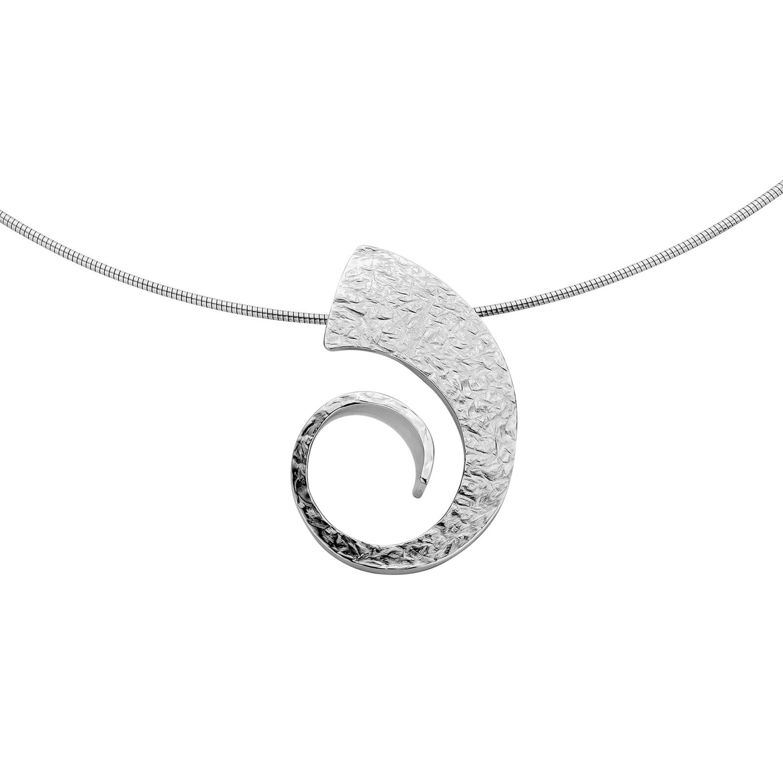 een 925/1000 zilveren hanger van NOL , in vorm van krul.