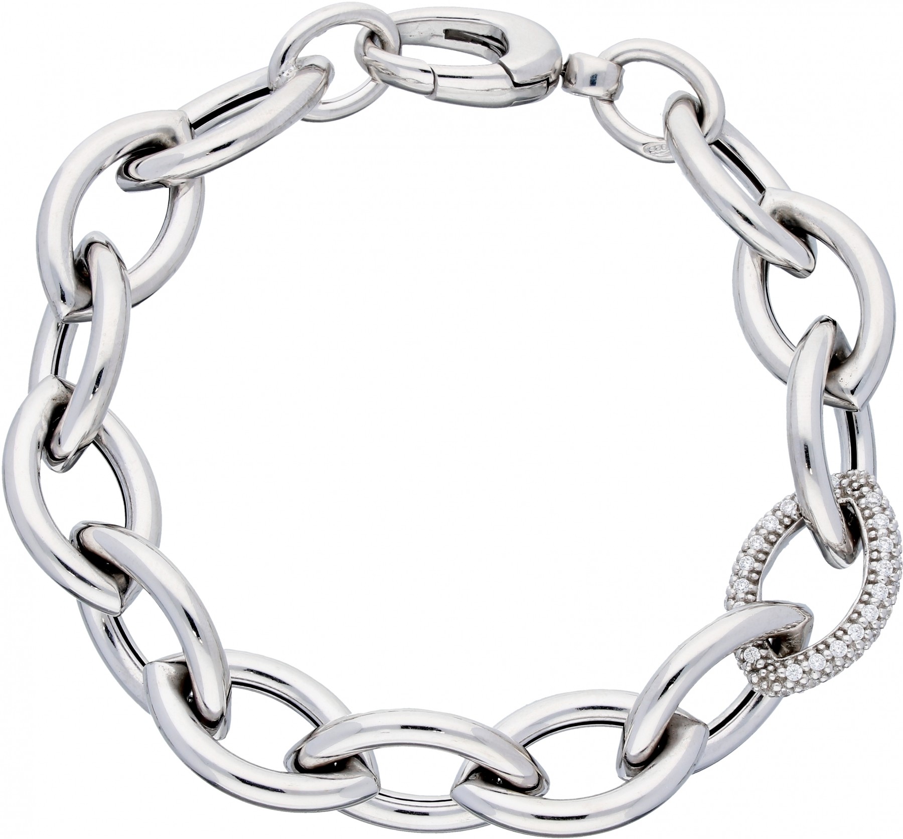 De Zilveren Lining Dames Armband van de Van Zaanen Zilver Collectie, heeft een elegant zilveren design dat perfect samengaat met zowel formele als informele outfits. Draag deze armband solo voor een subtiele look, of combineer met andere sieraden voor een gedurfde statement. Ideaal voor elke gelegenheid en een tijdloze toevoeging aan je sieradencollectie.