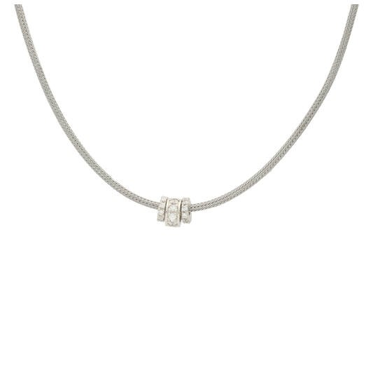 Dit Zilveren Schakelcollier - Calza, Mesh, Milanees in zilver is een verfijnd sieraad, geschikt voor elke gelegenheid. Met een verstelbare lengte van 46-50 cm past het perfect bij elke halslijn. Draag het collier solo voor een elegante uitstraling of combineer met andere kettingen voor een gelaagde look. Een veelzijdig stuk voor elke sieradencollectie.