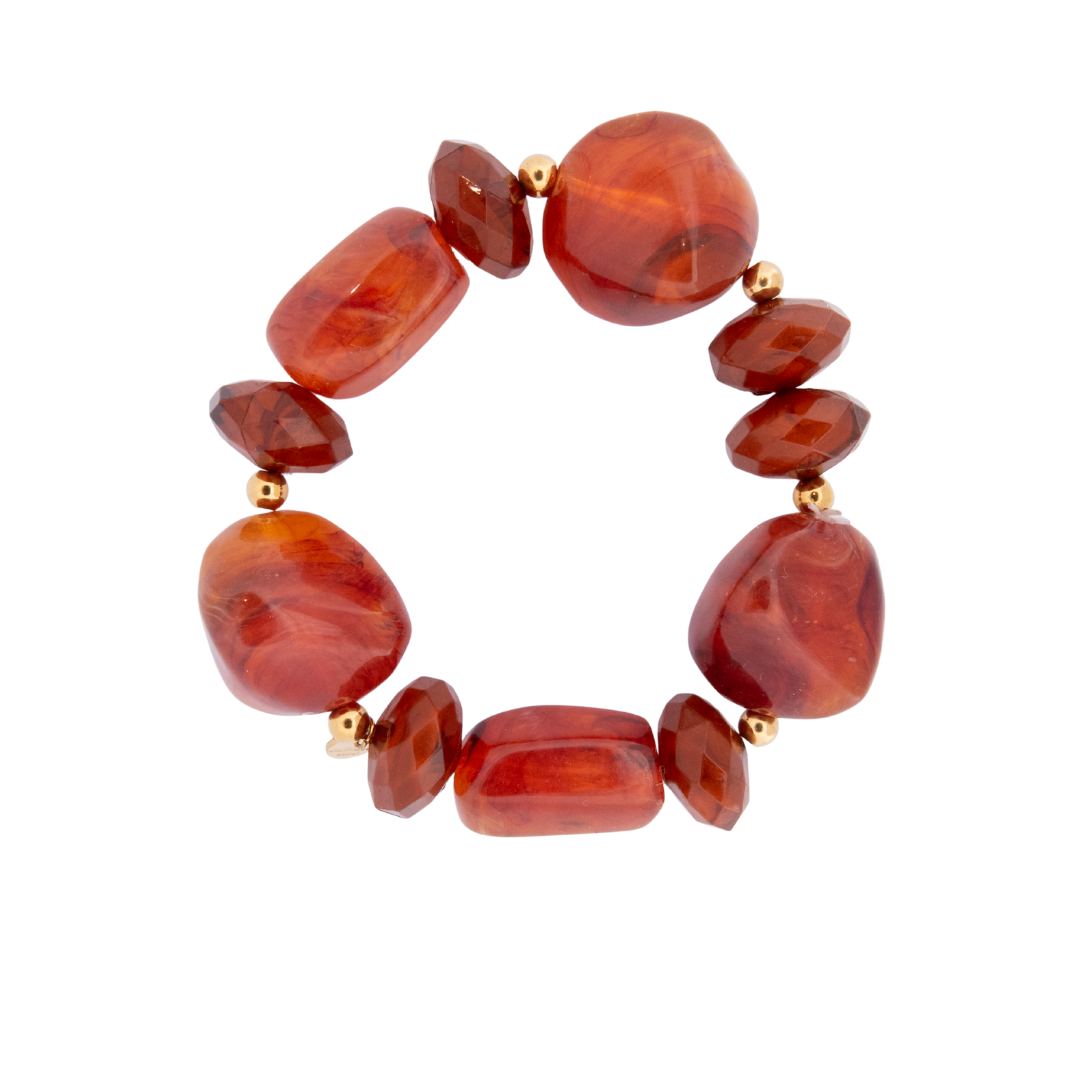 De Day & Eve Armband Steen 14 k verguld Cognac met modelnummer B56504-1 is een verfijnd sieraad. Met zijn elegante ontwerp en cognackleurige steen voegt het een vleugje klasse toe aan elke outfit. Ideaal om te dragen tijdens speciale gelegenheden of als dagelijks accessoire voor een subtiele luxe uitstraling. Perfect te combineren met andere gouden sieraden.
