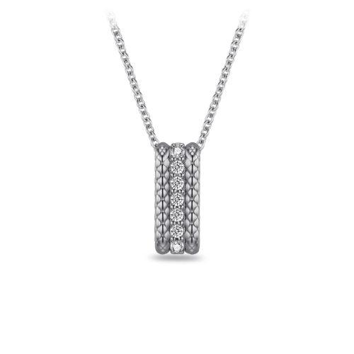 Dit zilveren collier met staafhanger heeft een elegante rij zirconia's in een strakke vorm. Ideaal voor zowel dagelijks gebruik als speciale gelegenheden. Combineer met bijpassende oorbellen en zilveren armband voor een complete look. Draag het chique over een effen top of jurk om de sprankeling te benadrukken.