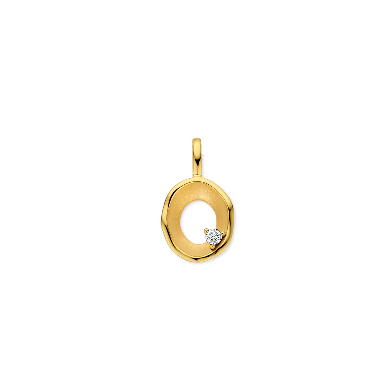 De hanger met briljant in 18K geel goud, modelnummer 069521/A, is gemaakt in 18 karaat geel goud, met in het midden een natuurlijke briljant van 0.03ct.
Heel elegant afgewerkt in satijn matte glans.
