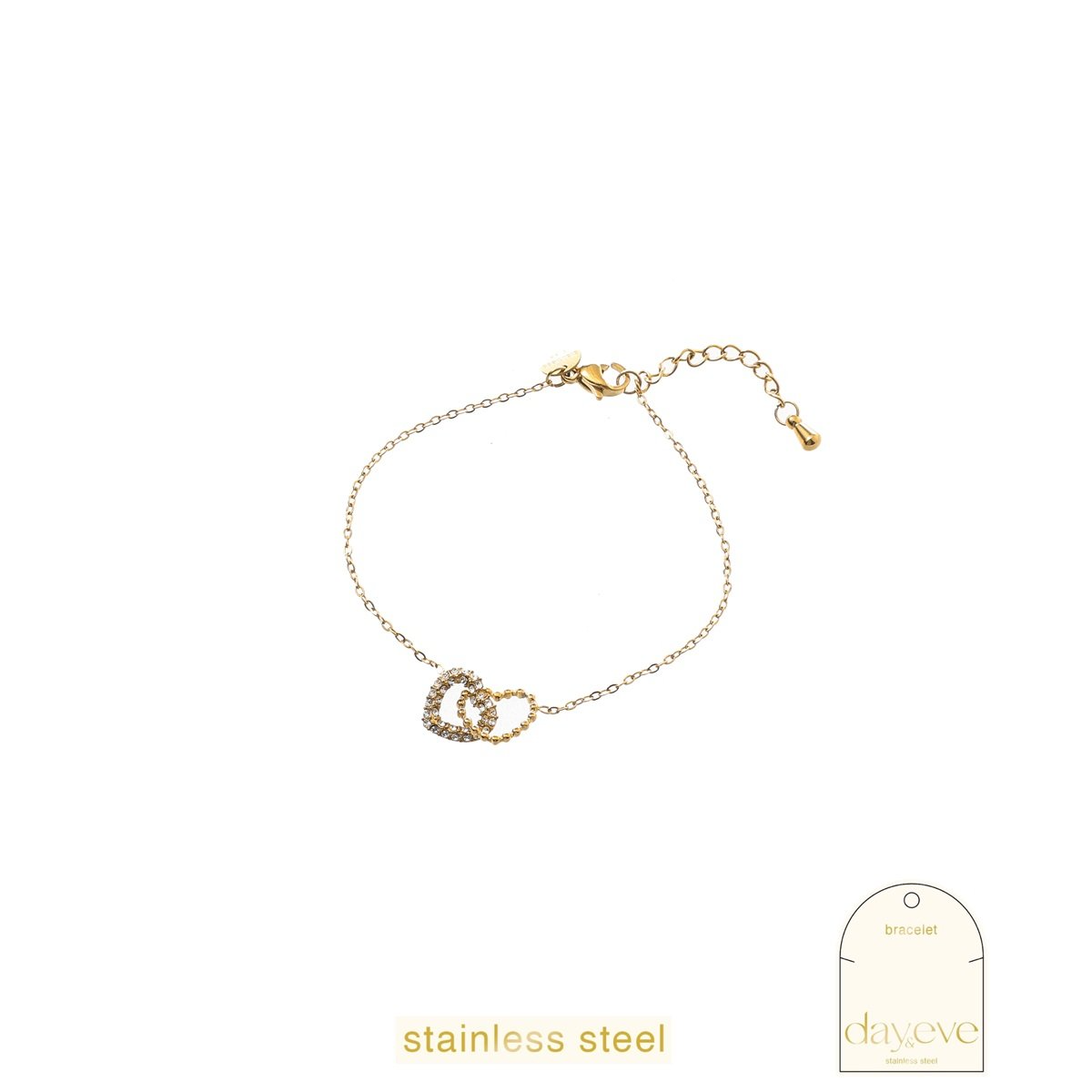 De Day & Eve Armband Double Sparkly Heart Bracelet - 14K verguld B56391-2 is een prachtige accessoire met een dubbele fonkelende hartjesontwerp. Dit verfijnde juweel voegt een vleugje elegantie toe aan elke outfit. Draag het solo voor een subtiele look of combineer met andere sieraden voor een gedurfde stijl. Perfect voor zowel dagelijks gebruik als speciale gelegenheden.