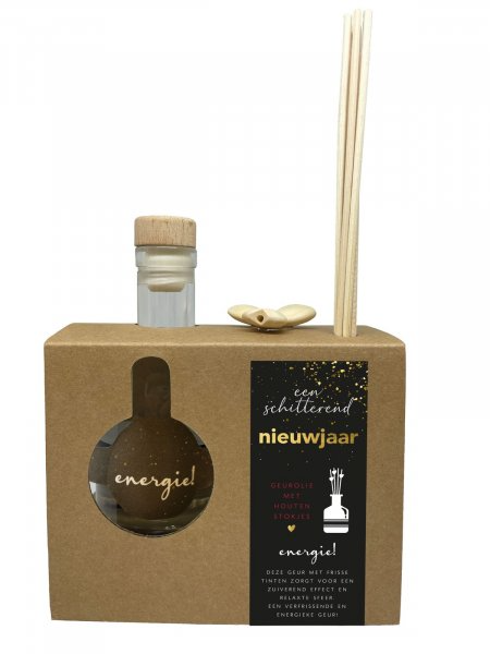 Geur voor Thuis - Geurolie met houten stokje - Feestdagen
"Laat je zintuigen genieten!
 Deze geur met frisse tinten zorgt voor een zuiverend effect en relaxte sfeer. Een verfrissende en energieke geur!