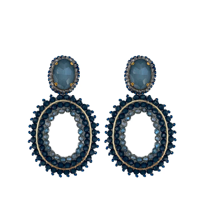 Paulie Pocket Oval Stone Earrings Dark blue

Handgemaakte oorbellen waarbij textiel en kralen zijn gebruikt
De oorbellen bevatten een stainless steel pinnetje