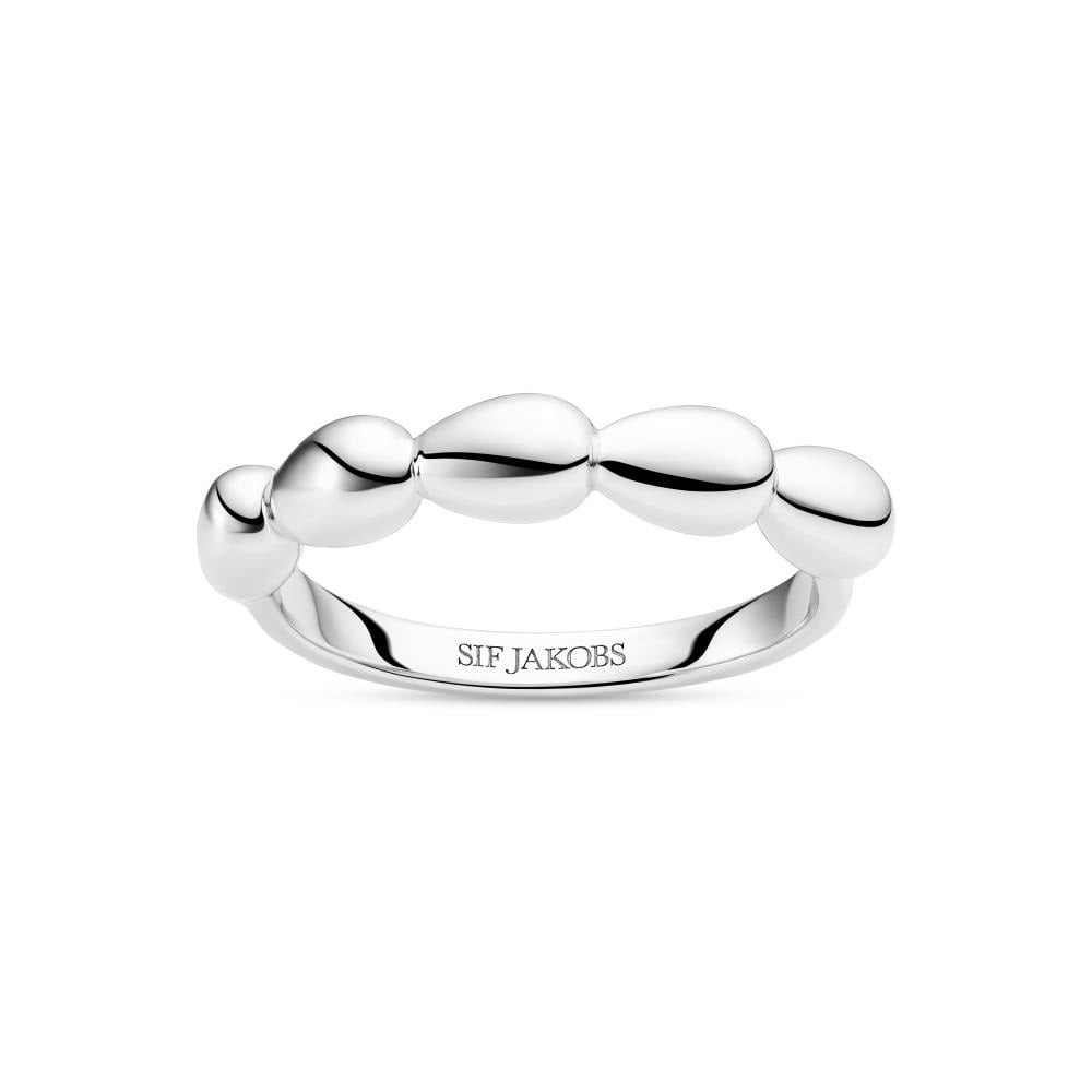 De Sif Jakobs ring modelnummer SJ-R2594-54 is een elegant sieraad van zilver zonder glans, met een juweelgrootte van 54. Deze ring kan prachtig gedragen worden als een subtiel accessoire bij dagelijkse en formele outfits. Combineer het met andere zilveren sieraden voor een samenhangende look. Perfect om elke dag stijlvol uit te zien.
