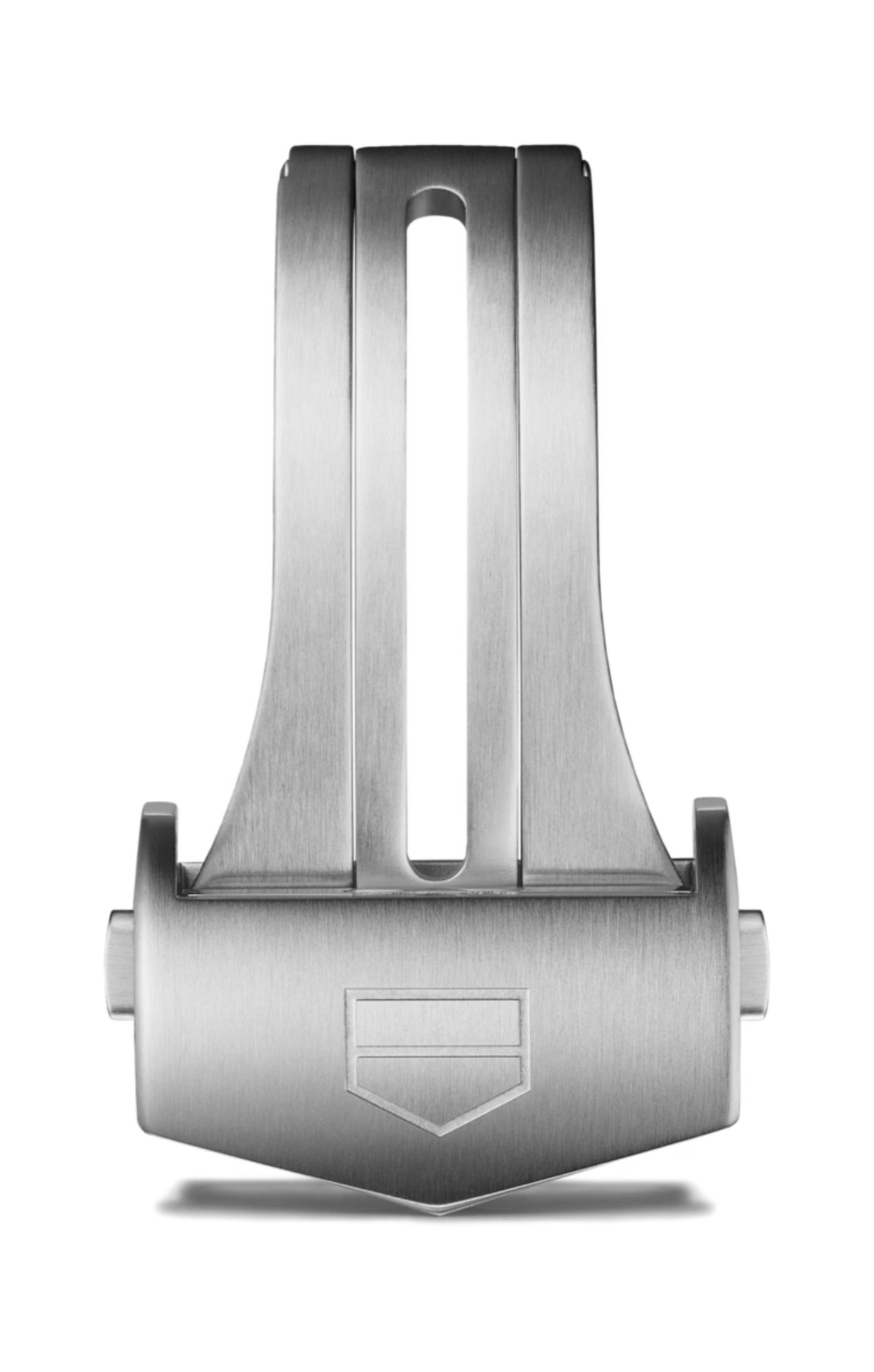 Deze vouwsluiting past op alle TAG Heuer Connected Calibre E5 45mm banden. 
Referentienummer: FC5090-0

Deze verfijnde vouwsluiting, vervaardigd uit roestvrij staal, is ontworpen om te passen op de compatibele band van uw 40mm TAG Heuer Connected horloge. Met het iconische TAG Heuer schild combineert het veerkracht met een strak design, wat zorgt voor een veilige en opvallende toevoeging aan uw uurwerk. 

Let op: De vouwsluiting is niet compatibel met eerdere versies van Connected horloges. 

