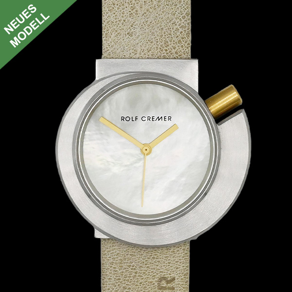 Deze mooie horloges zijn ontworpen door de bekende Duitse ontwerper ROLF CREMER. Het merk bestaat sinds 1989. Door onderscheidende modellen en kleurgebruik is het een gewaardeerd mode accessoire geworden. Gekenmerkt door een flashy design, eenvoud, elegantie en kleur. 