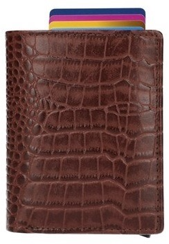 Secrid Leren Portemonnee – Compact, Veilig en Stijlvol

Ontdek de perfecte combinatie van stijl en functionaliteit met deze Secrid portemonnee – een echte Nederlandse topper.
Het beste van twee werelden: bescherming tegen skimmen (RFID-bescherming), ruimte voor papiergeld, pasjes én muntgeld.

Deze portemonnee is ontworpen om jouw betaalmiddelen veilig en overzichtelijk te bewaren, terwijl het compacte design moeiteloos in elke broek- of jaszak past.

Hoogwaardige materialen
De buitenkant is gemaakt van echt leer van premium kwaliteit. Omdat leer een natuurproduct is, is elke portemonnee uniek — kleine kleur- of structuurverschillen maken jouw exemplaar persoonlijk en authentiek.

Afmetingen:

Hoogte: 11 cm

Breedte: 9 cm

Diepte: 2,5 cm

Waarom kiezen voor deze Secrid portemonnee?

 Nederlandse design

 RFID-bescherming tegen elektronisch zakkenrollen

 Ruimte voor pasjes, papiergeld én muntjes

 Compact & duurzaam – past in elke broekzak

 Echt leer – stijlvol, natuurlijk en uniek