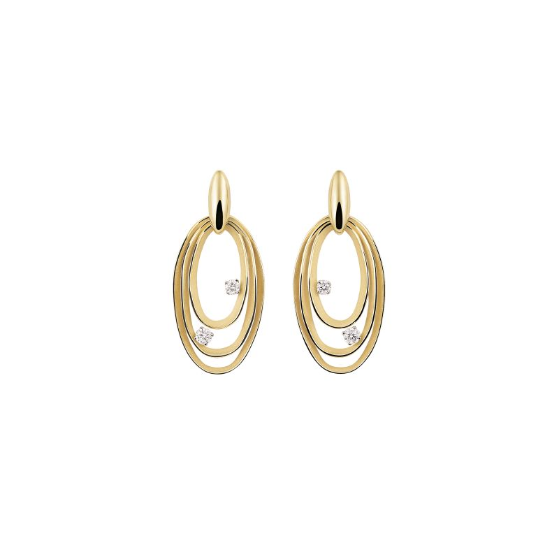 Dune Chic Series Earrings, 18Kt Yellow Sunrise Gold with Diamonds

De onregelmatige rondingen van Dune bootsen de dynamiek van woestijnduinen na en worden versterkt door kostbare diamanten tussen zachte bewegingseffecten in. De kostbare afwisseling tussen fluweelachtige oppervlakken in de diepte en glanzend goud op de dunne en onregelmatige gouden randen zijn kenmerkend voor deze collectie en geven driedimensionaliteit aan het juweel.

4 x Diamant/Briljant totaal  0.24 Ct.
Goud: 18 krt 
Kleur: Yellow Sunrise 