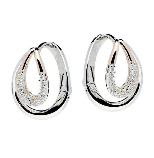 De Zilveren Klapoorringen met modelnummer 107.5412.00 zijn schitterende creolen ingelegd met fonkelende zirconia-steentjes. Ze voegen een vleugje elegantie toe aan elke outfit. Perfect voor zowel dagelijkse als formele gelegenheden; combineer ze met andere zilveren sieraden of draag ze solo voor een verfijnde uitstraling. Ideaal voor een stijlvolle en tijdloze look.