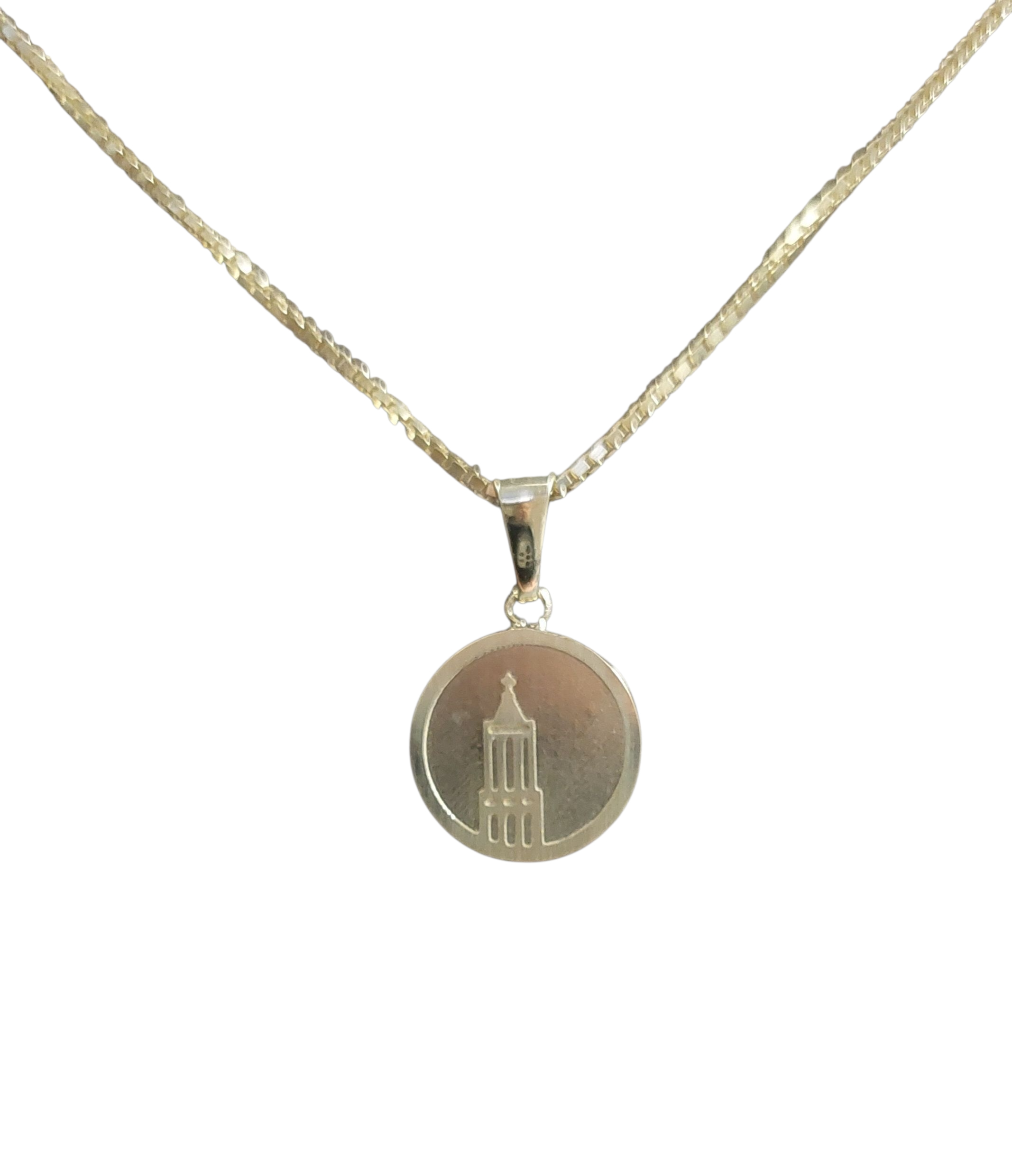 14kt gouden hanger met de afbeelding van de Domtoren Utrecht. De hanger heeft een doorsnee van 12mm 