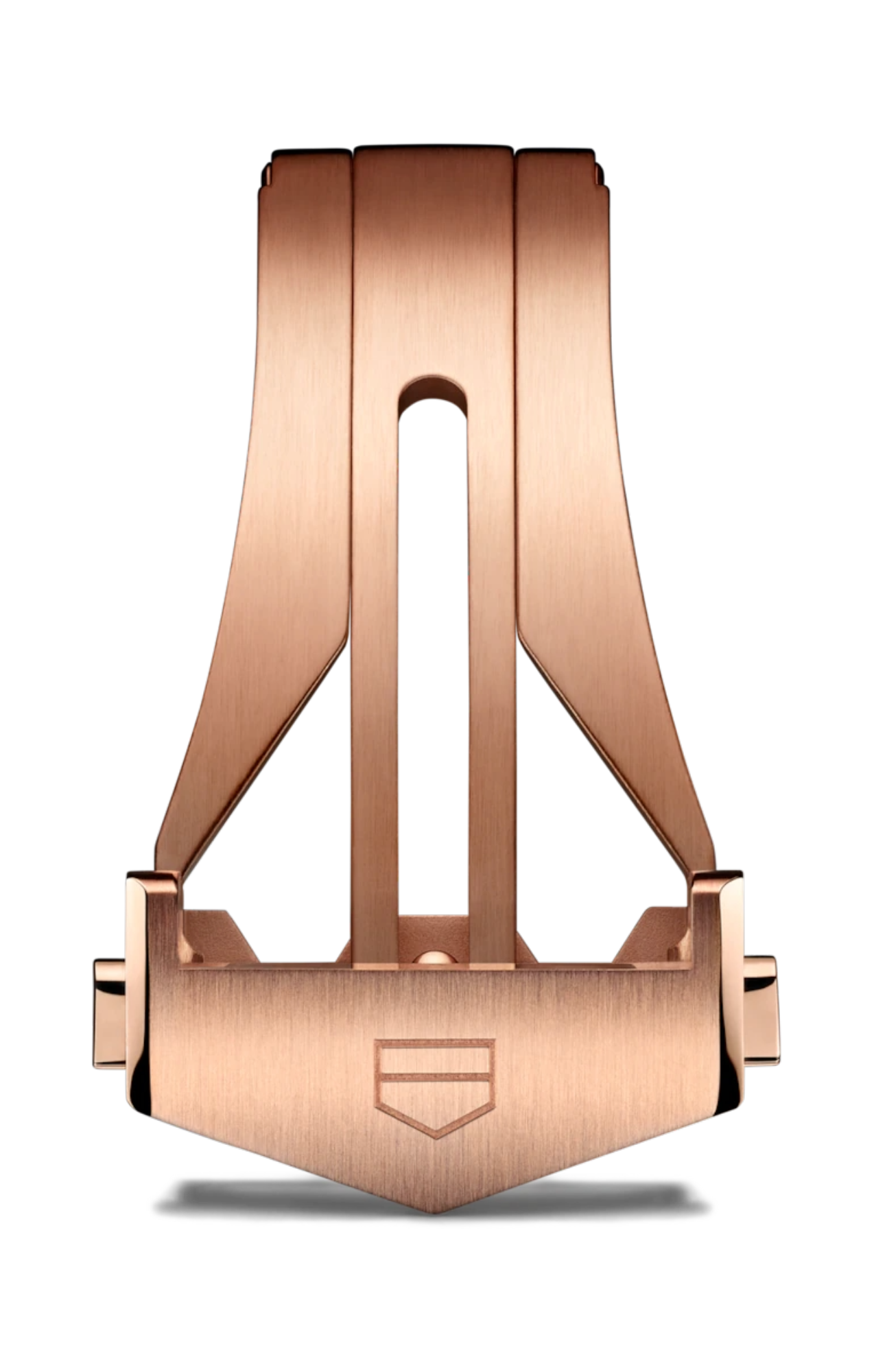 Geef uw 40 mm TAG Heuer Connected horloge een boost met de roségouden PVD-stalen gesp. Deze sluiting voegt niet alleen een vleugje verfijning toe met zijn gouden afwerking, maar zorgt ook voor een veilige pasvorm, en laat tegelijkertijd het iconische TAG Heuer -schild zien. Het is niet compatibel met eerdere versies van Connected-horloges.