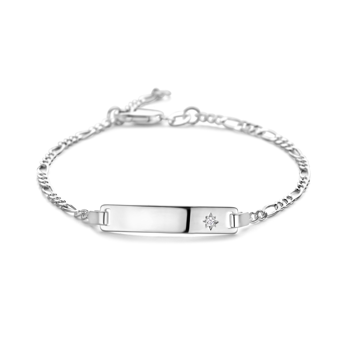 Zilveren graveerarmband met zirkonia. De breedte van de graveerplaat bedraagt 5mm.