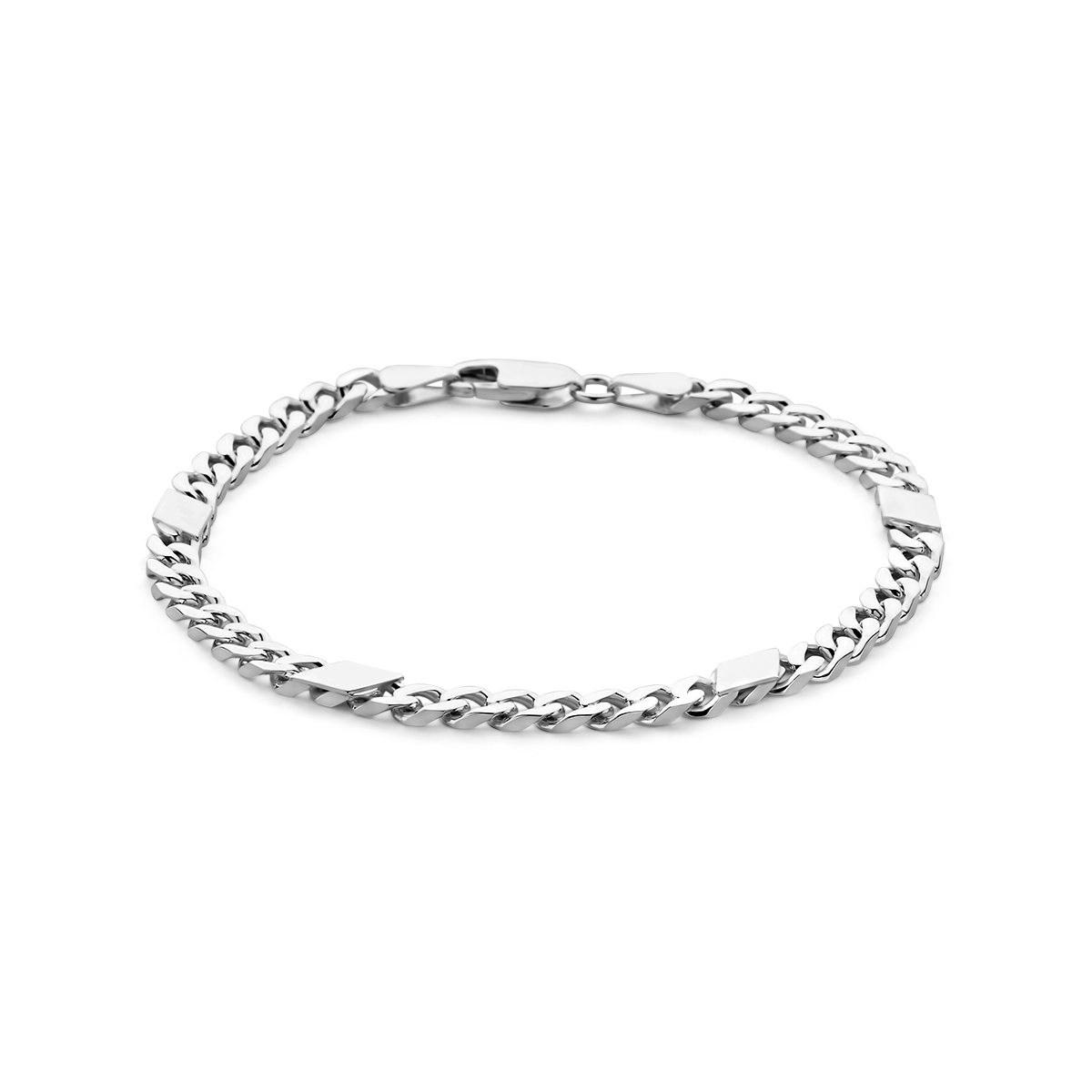 925 Zilveren armband met een schakelbreedte van 5.1mm. De armband heeft een draaglengte van 21cm. Uitgevoerd met een karabijn sluiting.