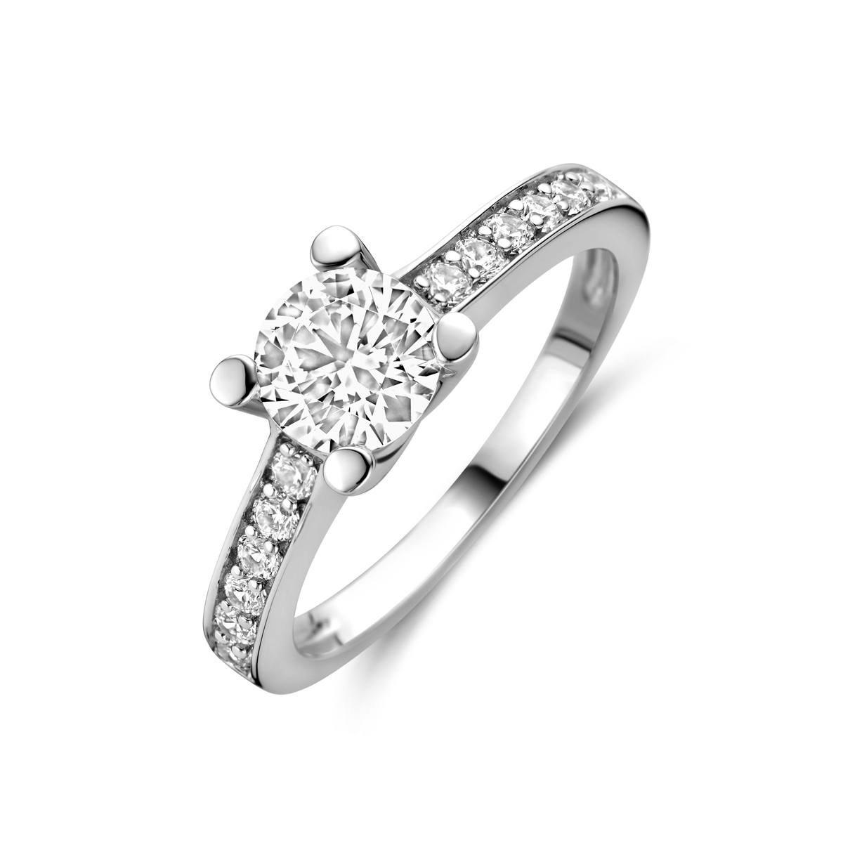 Gerhodineerd zilveren ring van 6.5mm breed en uitgevoerd met een luxe rijzetting van briljant geslepen zirkonia en 6mm zirkonia in een chaton zetting.