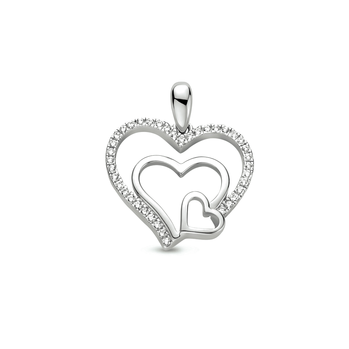 Gerhodineerd 925 zilveren hanger uitgevoerd in de vorm van een hart met daarin een schitterende zirkonia rij. De hanger heeft een totale hoogte van 2.2cm en een breedte van 18mm.
