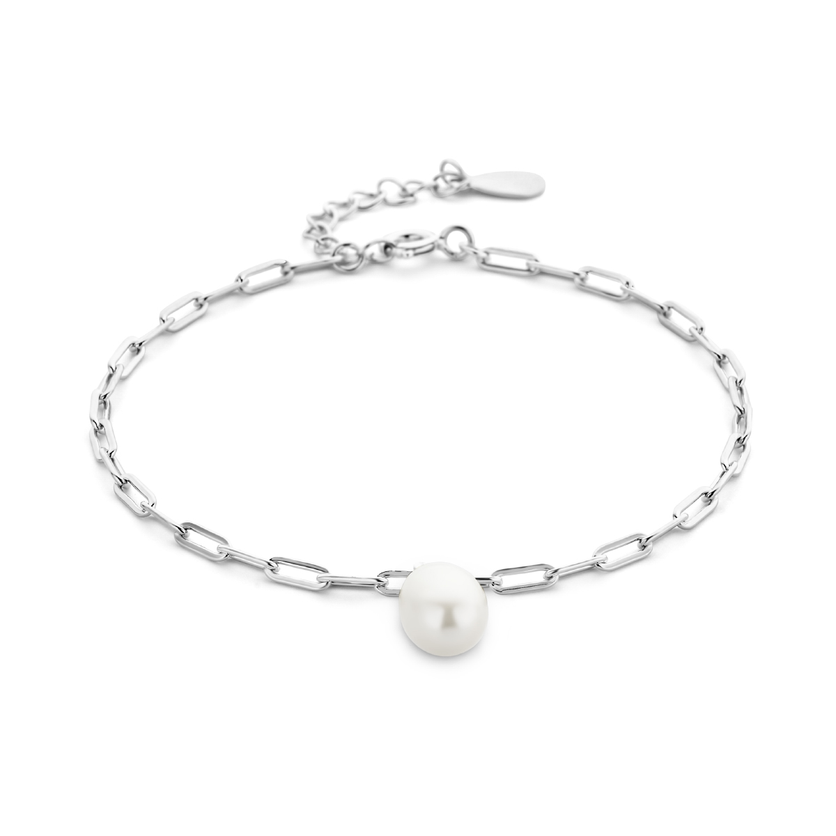 Gerhodineerd 925 zilveren armband uitgevoerd met een zoetwaterparel en een paperclip (platte buis) schakel. De armband heeft een draaglengte van 16cm en een extensie van 3cm. De schakelbreedte is 2mm.
