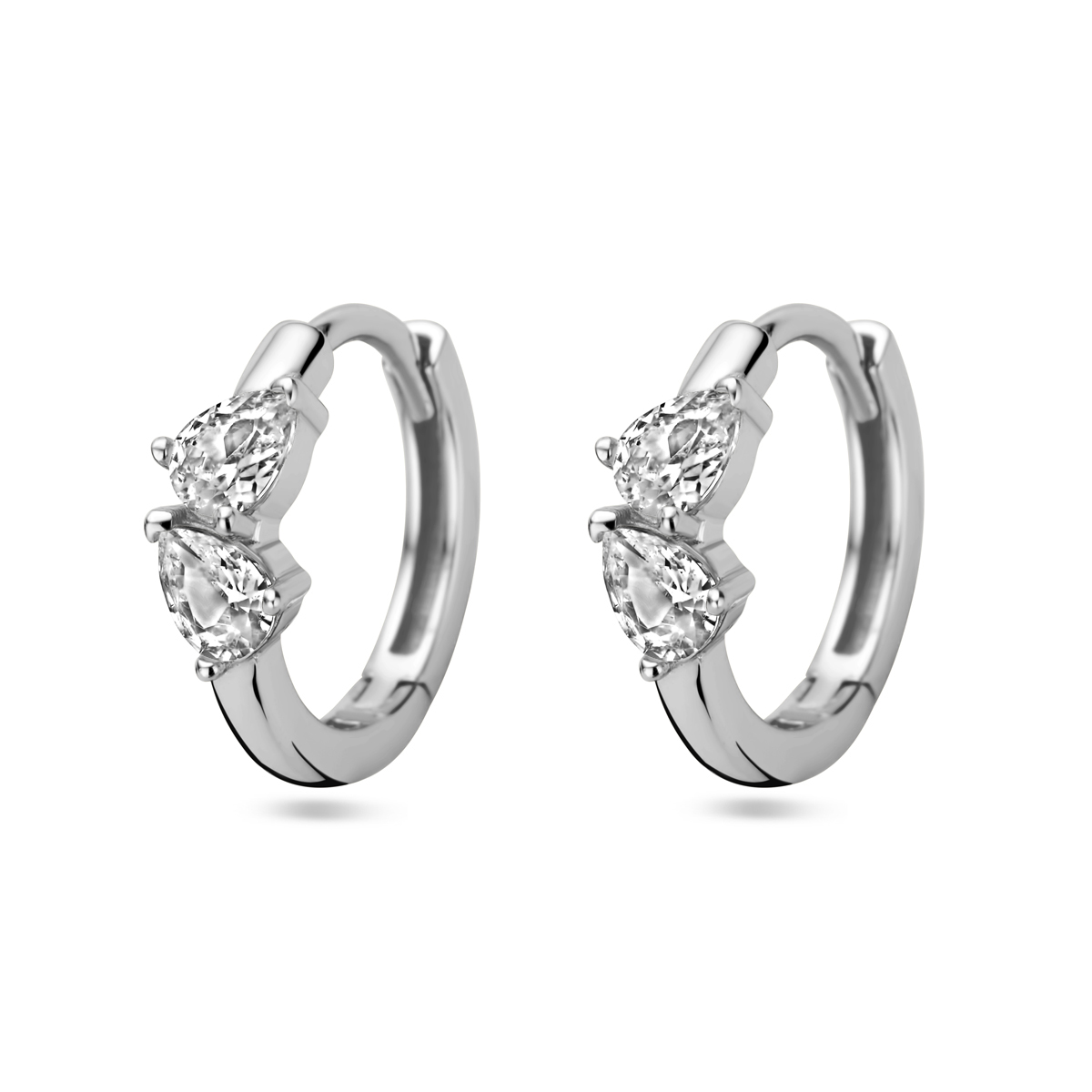 Gerhodineerd 925 zilveren klapoorringen uitgevoerd met zirkonia. De klapoorringen hebben een afmeting van 13.5x4mm.