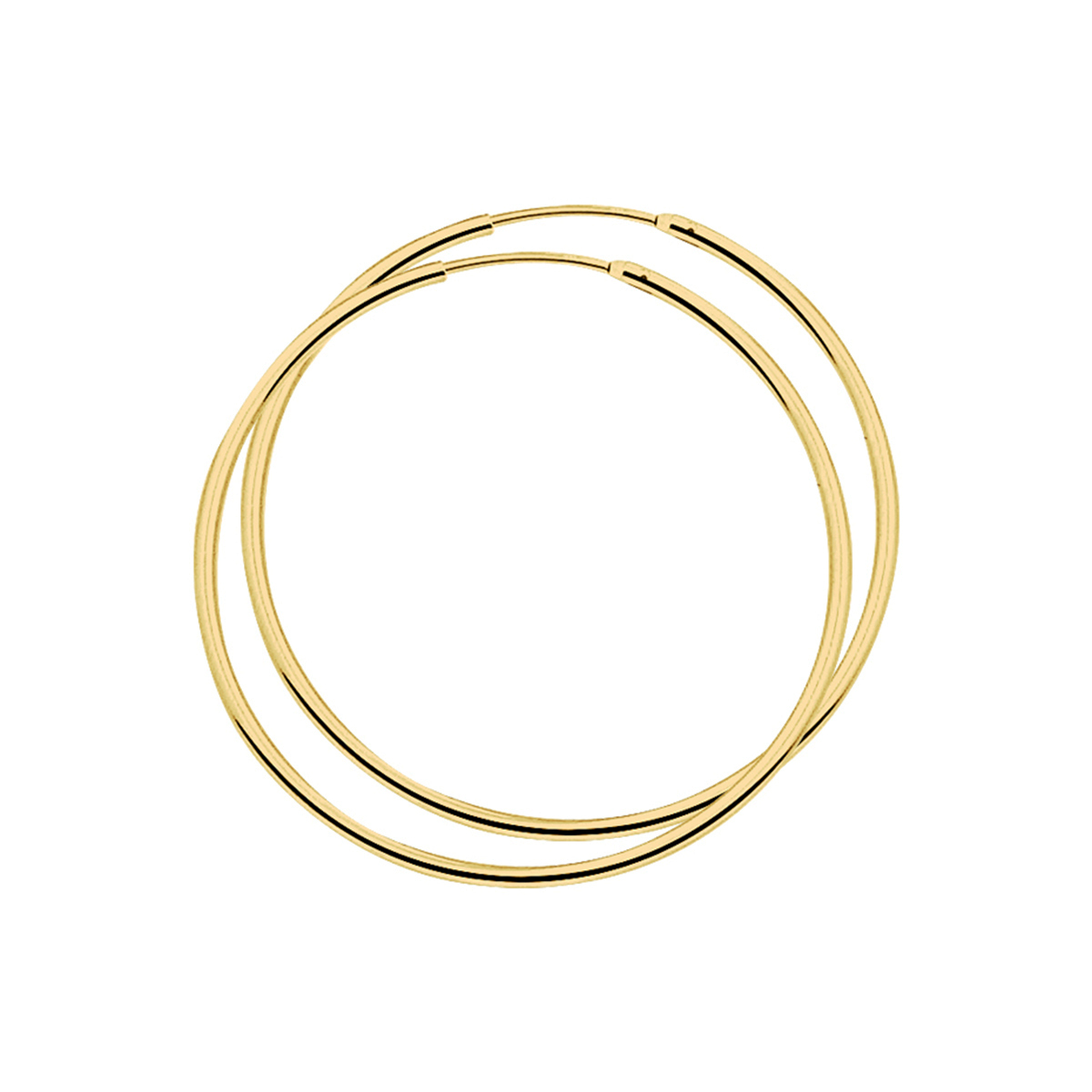Verguld op zilveren oorringen met een ronde buis en een stevige scharniersluiting. Een goede garderobe begint bij de basis en ditzelfde geldt voor een tijdloze sieradencollectie! Deze basic oorringen passen bij iedere outfit en zijn met veel andere sieraden te combineren. Geen garantie op plating.