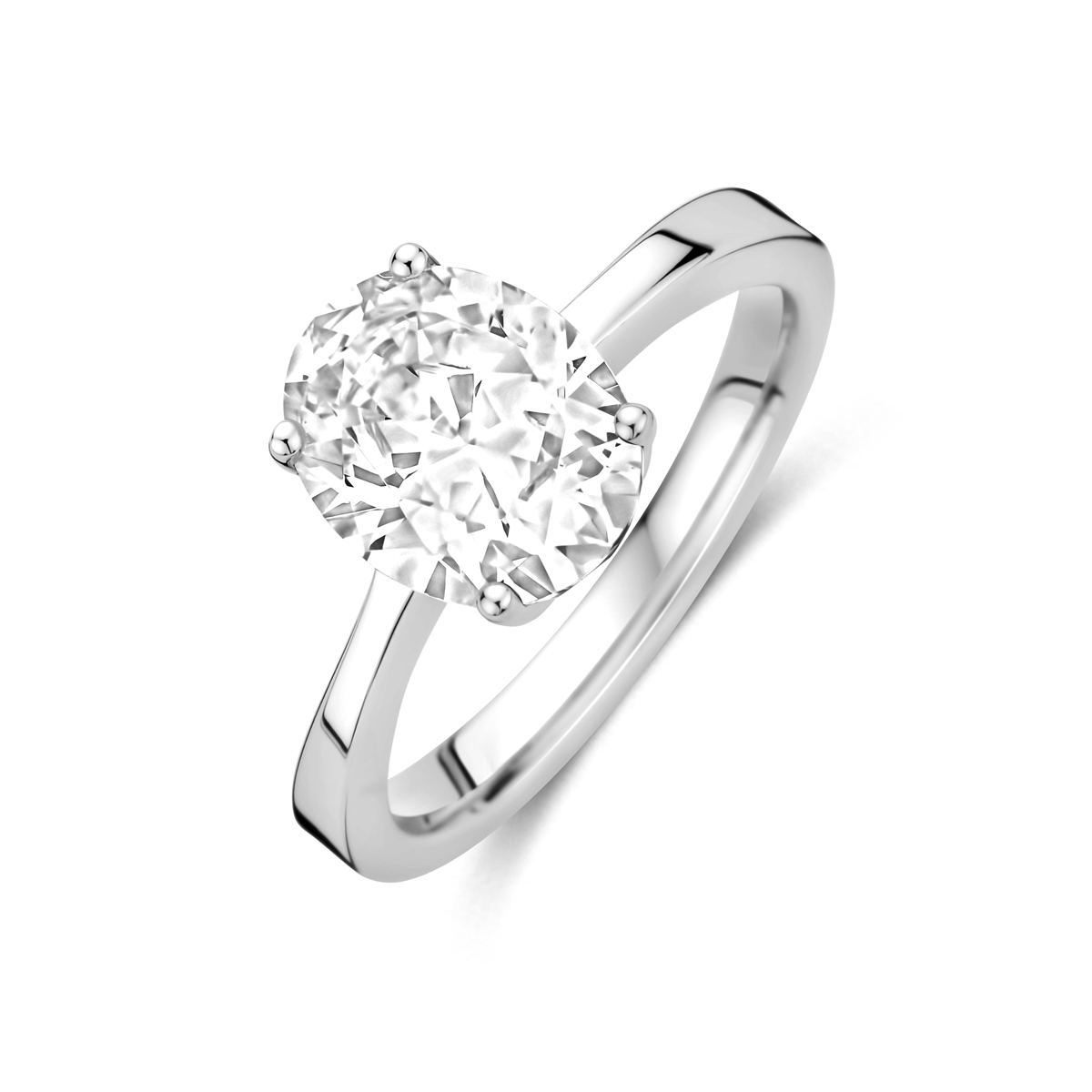 Gerhodineerde 925 zilveren ring met zirkonia. De ring heeft een afmeting van 10x8 mm.