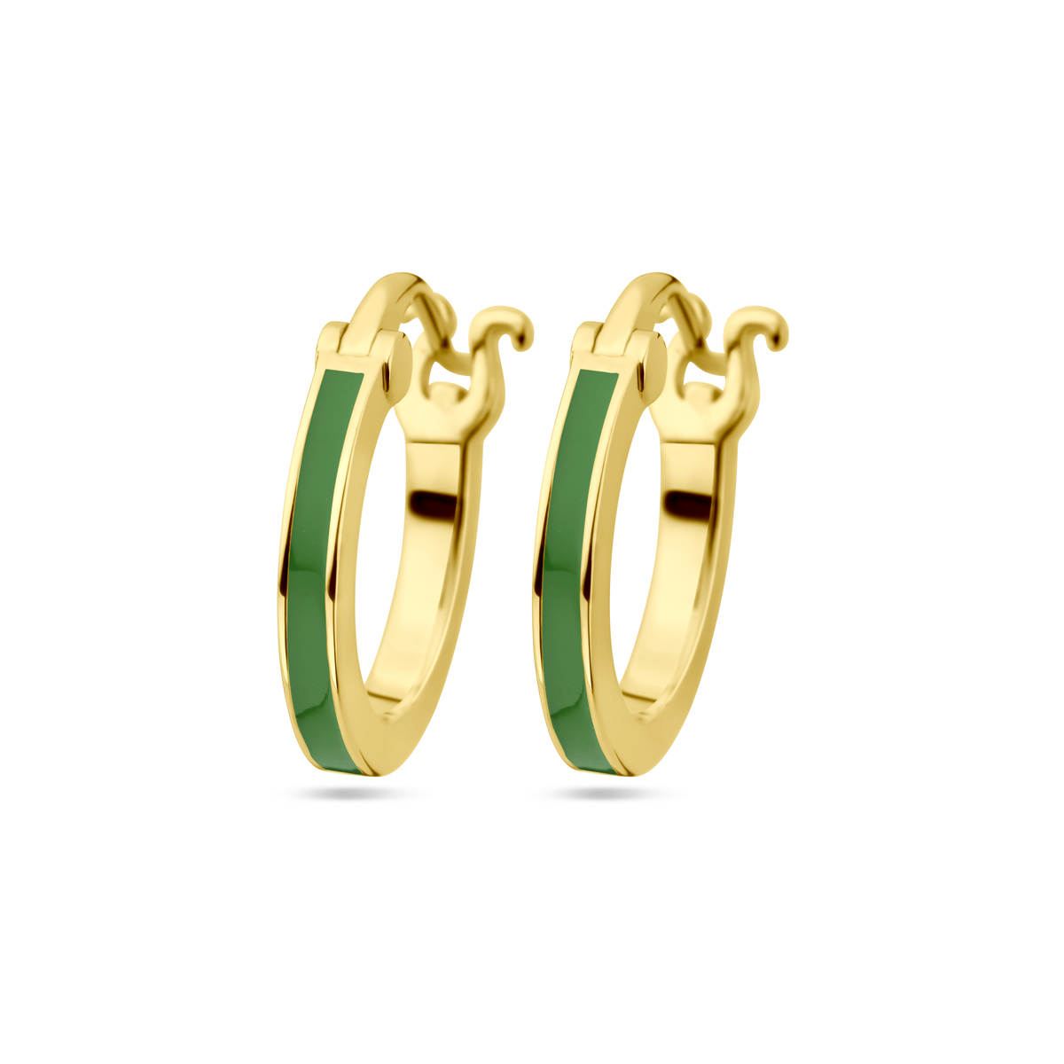 Verguld op 925 zilveren oorringen uitgevoerd met groen emaille. De oorringen hebben een afmeting van 15,5x2mm. Geen garantie op plating.