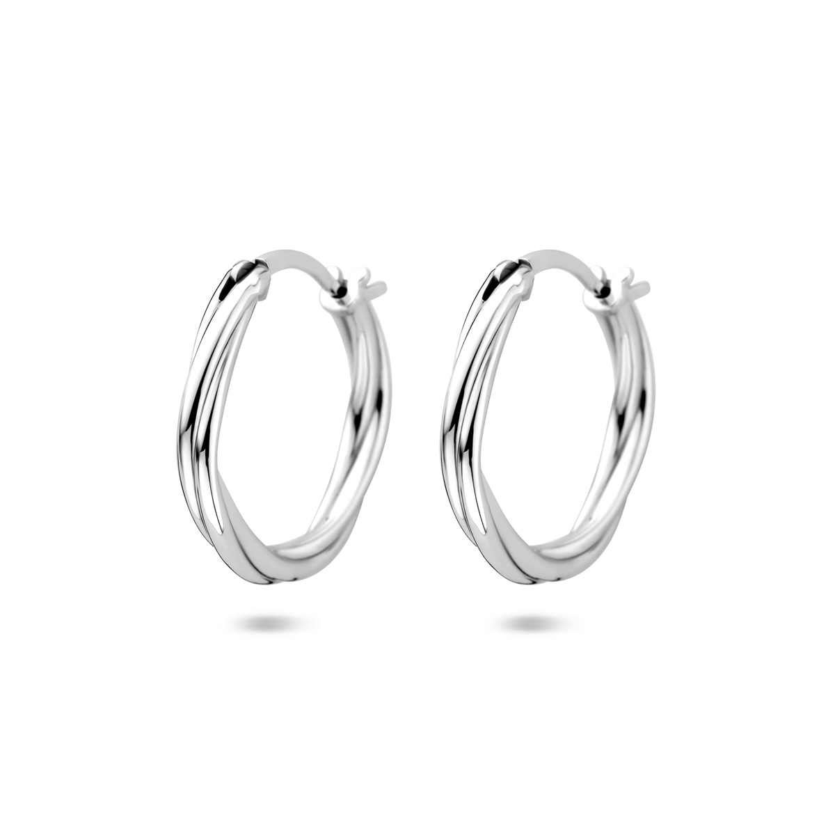 Gerhodineerd 925 zilveren oorringen met een afmeting van 19x2,5mm.