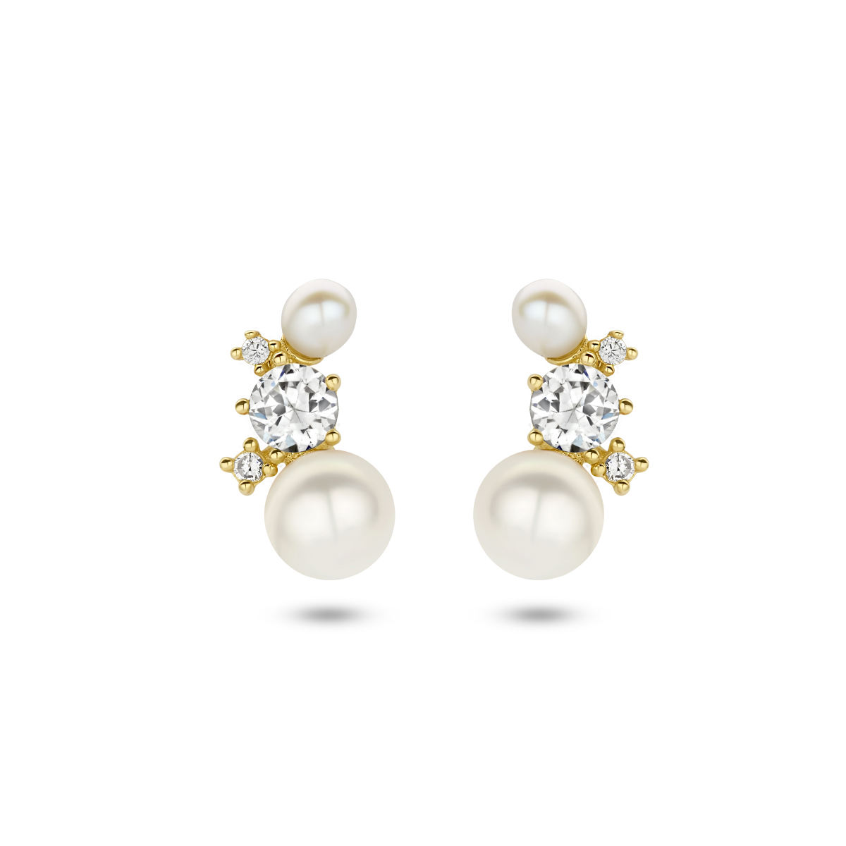 14k Geelgouden oorknoppen uitgevoerd met zirkonia en zoetwaterparels van 2.5mm en 4.5mm. De oorknoppen hebben een afmeting van 10.5x6mm.