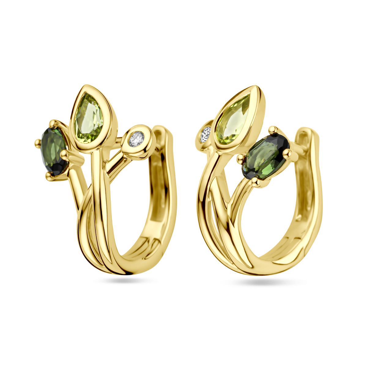 14k Geelgouden klapoorringen uitgevoerd met groen toermalijn, peridot en diamant. De klapoorringen hebben een afmeting van 16.5x12mm. Het diamantgewicht is 0.03ct.