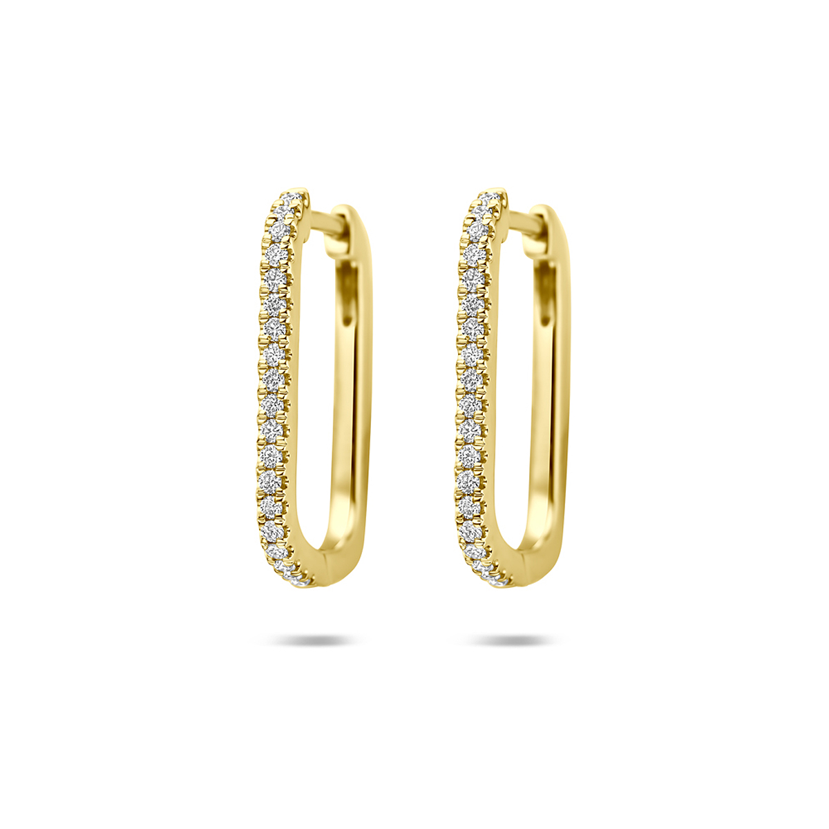 14k Geelgouden klapoorringen uitgevoerd met lab grown diamant. De klapoorringen hebben een afmeting van 18x11,5mm. Het totale diamantgewicht is 0.19ct.Lab grown diamanten zijn diamanten die ontstaan in een laboratorium. Onder extreem hoge druk en temperatuur wordt het natuurlijk ontstaansproces nagebootst met als eindresultaat een diamant met dezelfde chemische eigenschappen maar met een andere oorsprong.