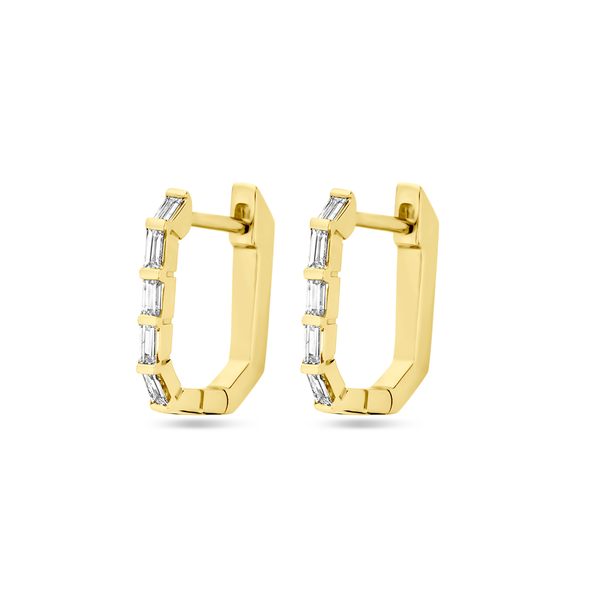 De 14 Karaats Klapoorringen diamant 0.20ct (2x 0.10ct), zijn gemaakt van goud en hebben een mooie glans. Met  een breedte van 2 mm stralen ze elegantie uit. De si2-diamanten voegen een verfijnde touch toe, perfect voor elke gelegenheid. Draag deze oorbellen voor een chique en tijdloze look.