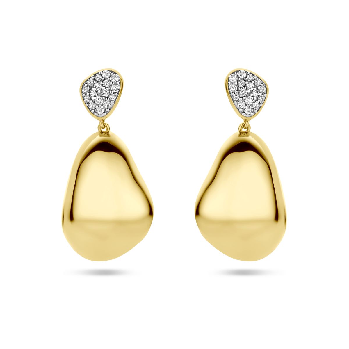 14k Geelgouden oorhangers uitgevoerd met diamant. De oorhangers hebben een totale hoogte van 27mm en het totale diamantgewicht is 0.20ct