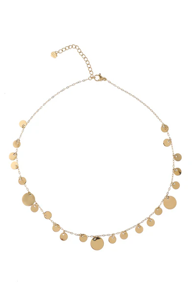 Het product Rose & Camellia Collier edelstaal verguld is een elegante halsketting, modelnummer 1110333012997. Met een lengte van 40+5cm is het een perfect accessoire voor elke gelegenheid. Draag het als een statement piece boven een eenvoudige top of jurk voor een verfijnde uitstraling. Ideaal voor zowel dagelijks gebruik als speciale gelegenheden.