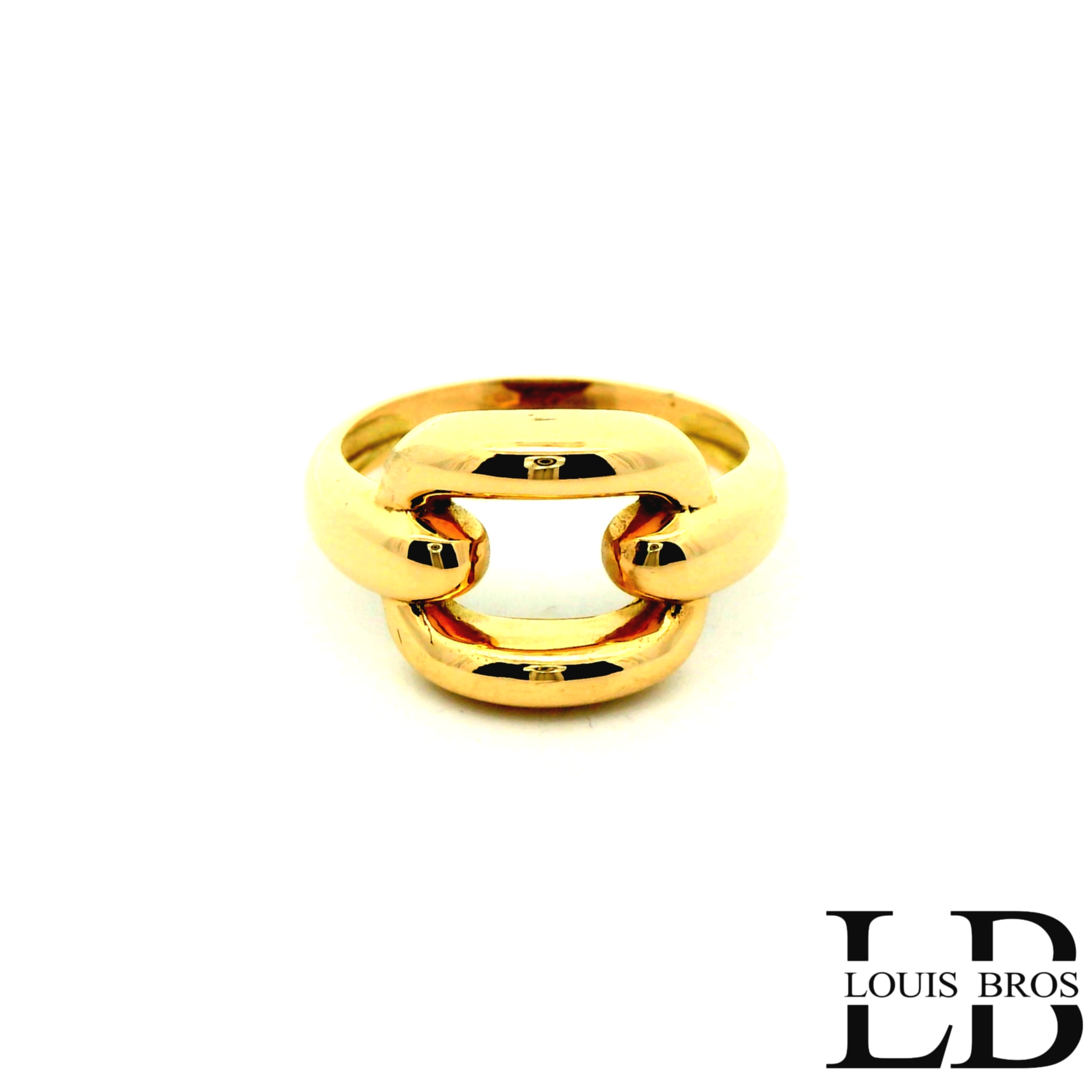 Deze elegante geelgouden ring van 14 karaat (3.35 gr) straalt pure eenvoud en klasse uit. Het strakke design maakt de ring modern en stijlvol, terwijl de tijdloze vormgeving ervoor zorgt dat hij bij elke gelegenheid en outfit past. De warme glans van het geelgoud benadrukt de verfijnde afwerking en het vakmanschap waarmee de ring is gemaakt.

Of je hem draagt als subtiel statement, als trouwring of als onderdeel van je dagelijkse look – deze ring blijft altijd in stijl. Een perfecte keuze voor wie houdt van duurzame elegantie en minimalistische schoonheid.

Kenmerken:

Materiaal: 14 karaat geelgoud

Afwerking: glad en hoogglans gepolijst

Design: strak, modern en tijdloos
De ring is verkrijgbaar in meerdere afmetingen.